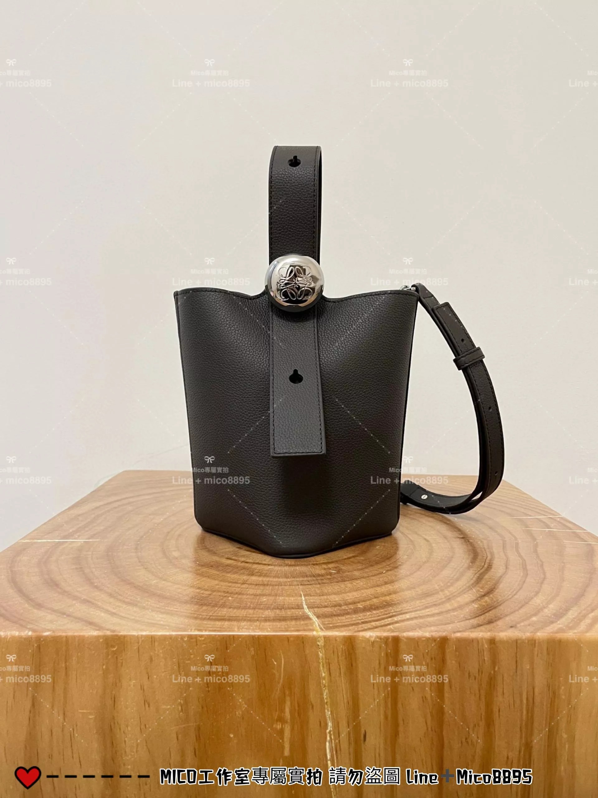 LOEWE 羅威 深灰咖粒面牛皮 Pebble Mini Bucket Bag 水桶包 可斜挎手提 19.5cm