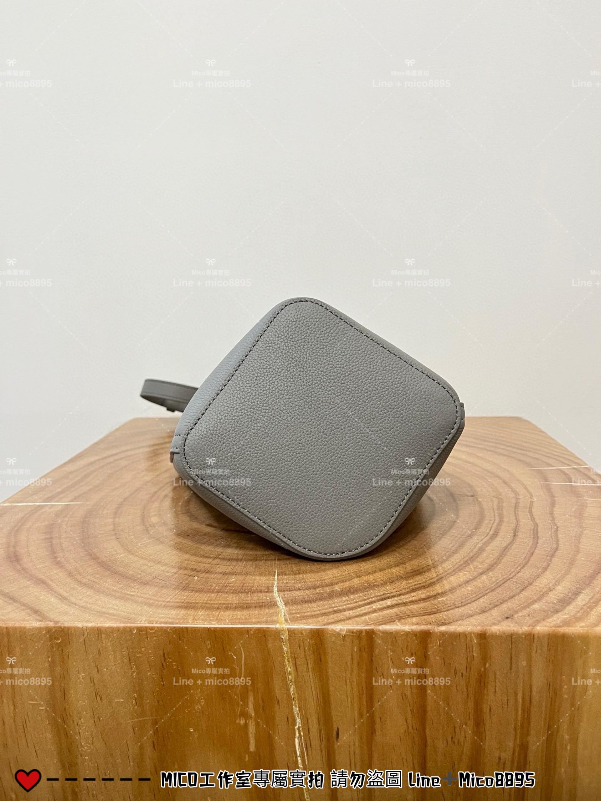 LOEWE 羅威 瀝青灰粒面牛皮 Pebble Mini Bucket Bag 水桶包 可斜挎手提 19.5cm