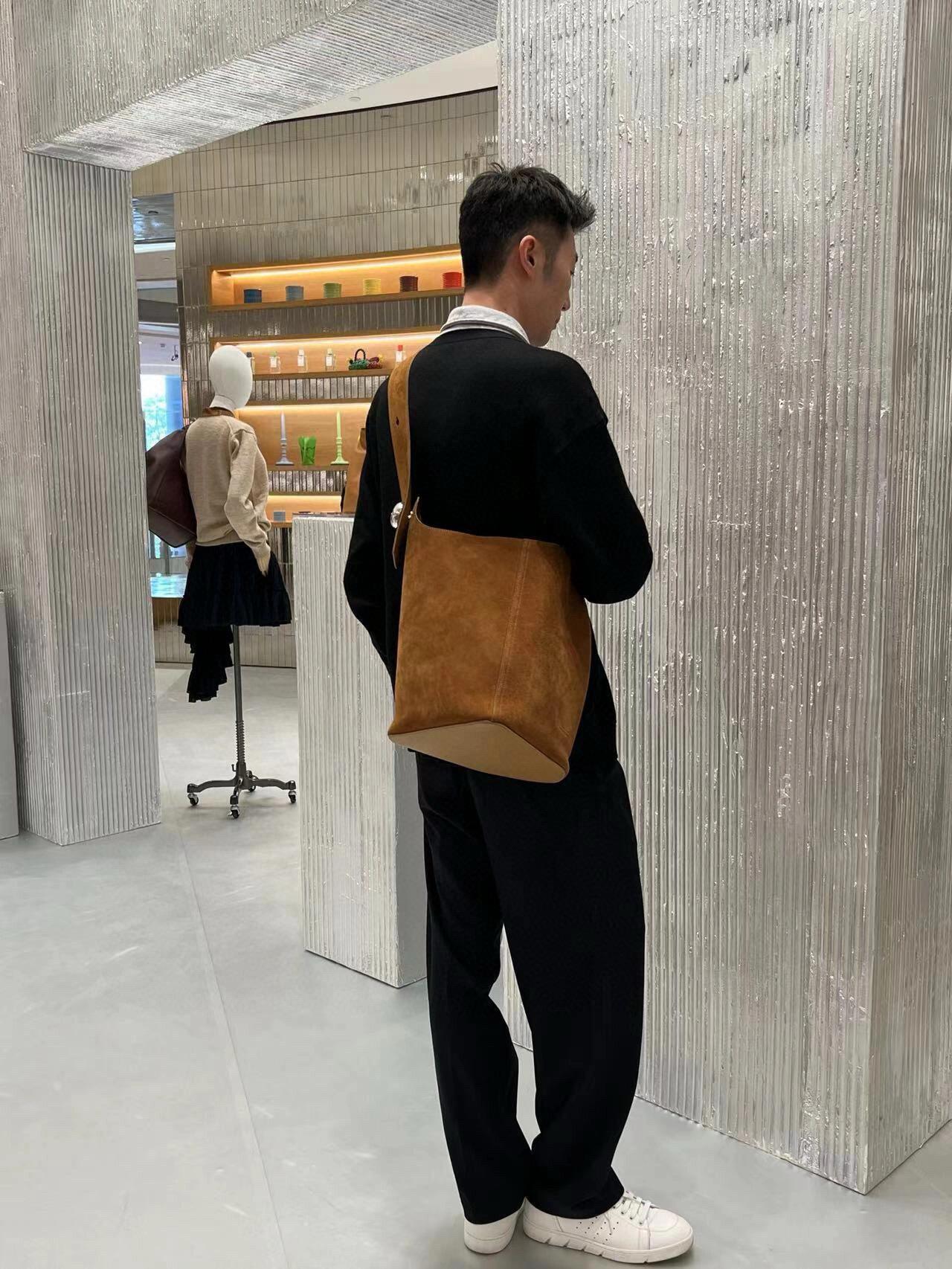 LOEWE 羅威 大號絨面牛革水桶包 煙草色 Pebble Bucket Bag 可斜挎手提 28cm