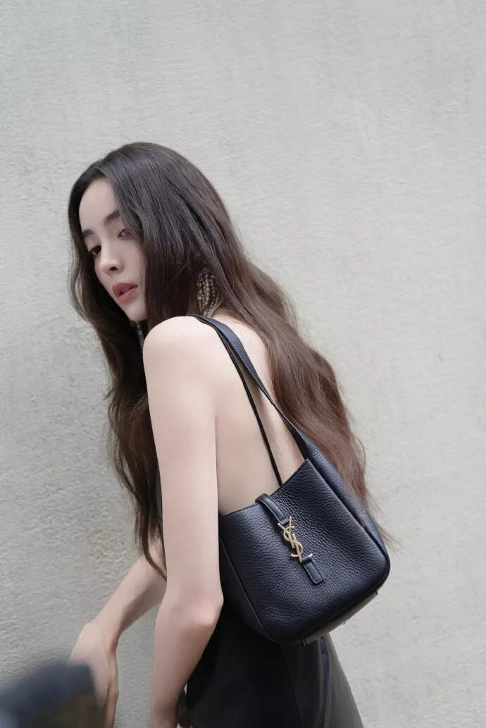 Saint Laurent 聖羅蘭 YSL LE 5 A 7小型粒面皮革柔軟手袋 Hobo包 小水桶 15*16cm