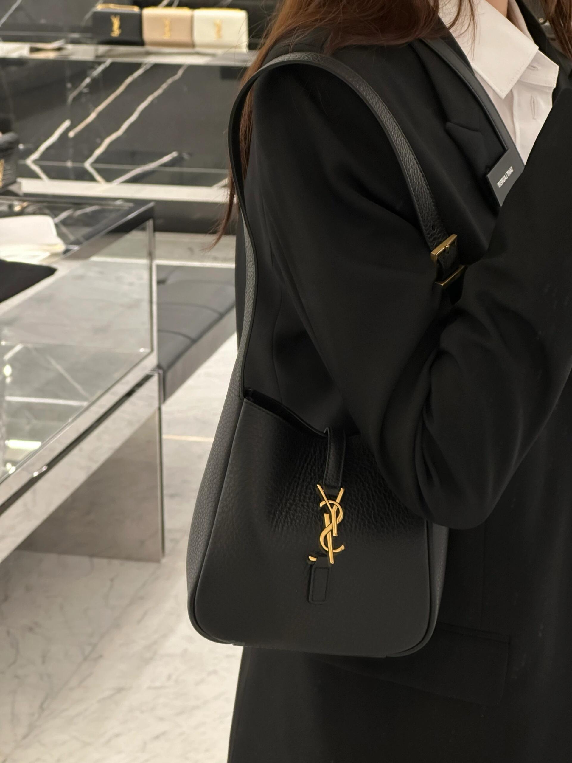 Saint Laurent 聖羅蘭 YSL LE 5 A 7小型粒面皮革柔軟手袋 Hobo包 小水桶 15*16cm