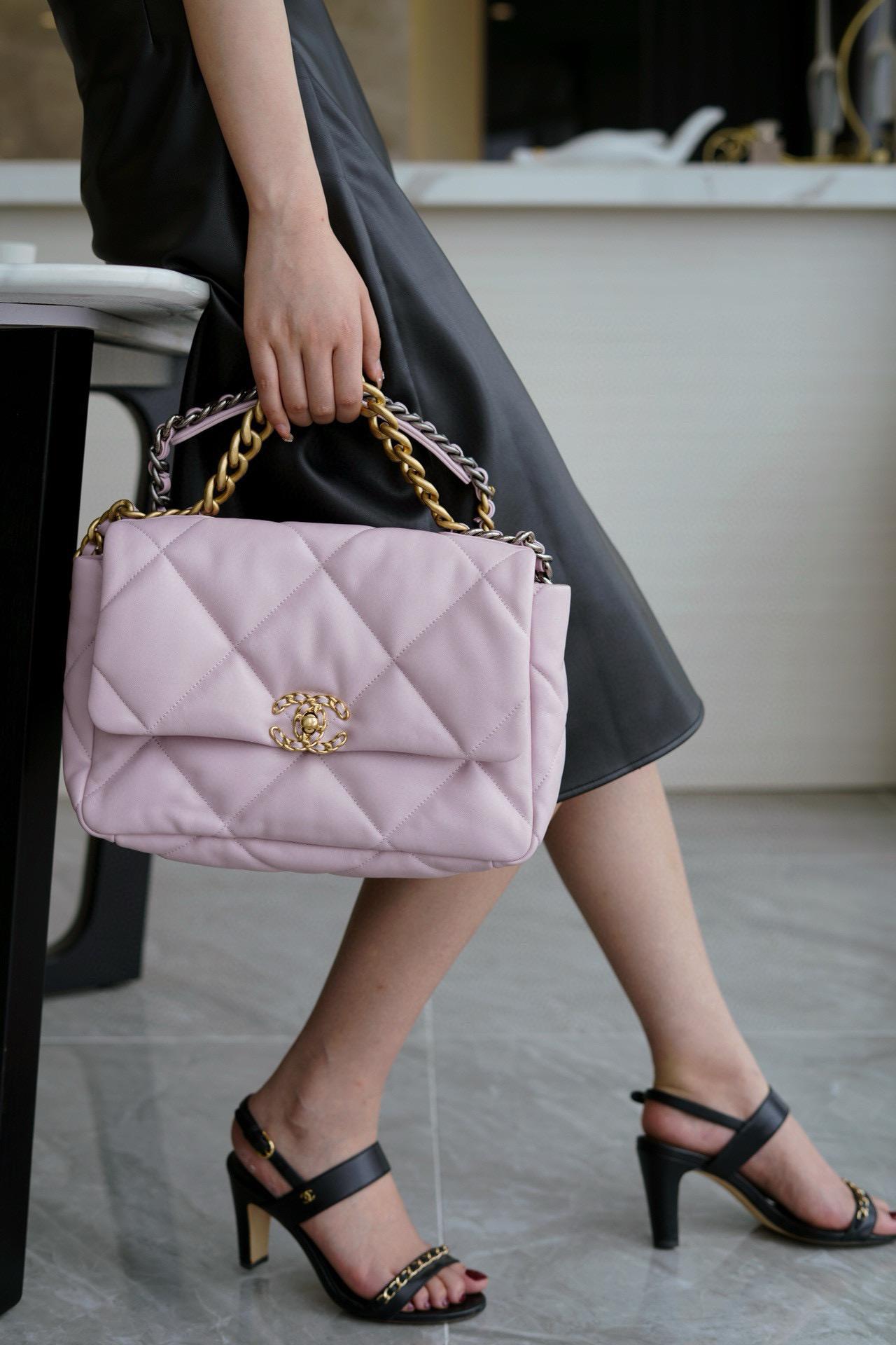 CHANEL｜季節款限定色 櫻花粉/中號 30cm 19Bag 19包 枕頭包