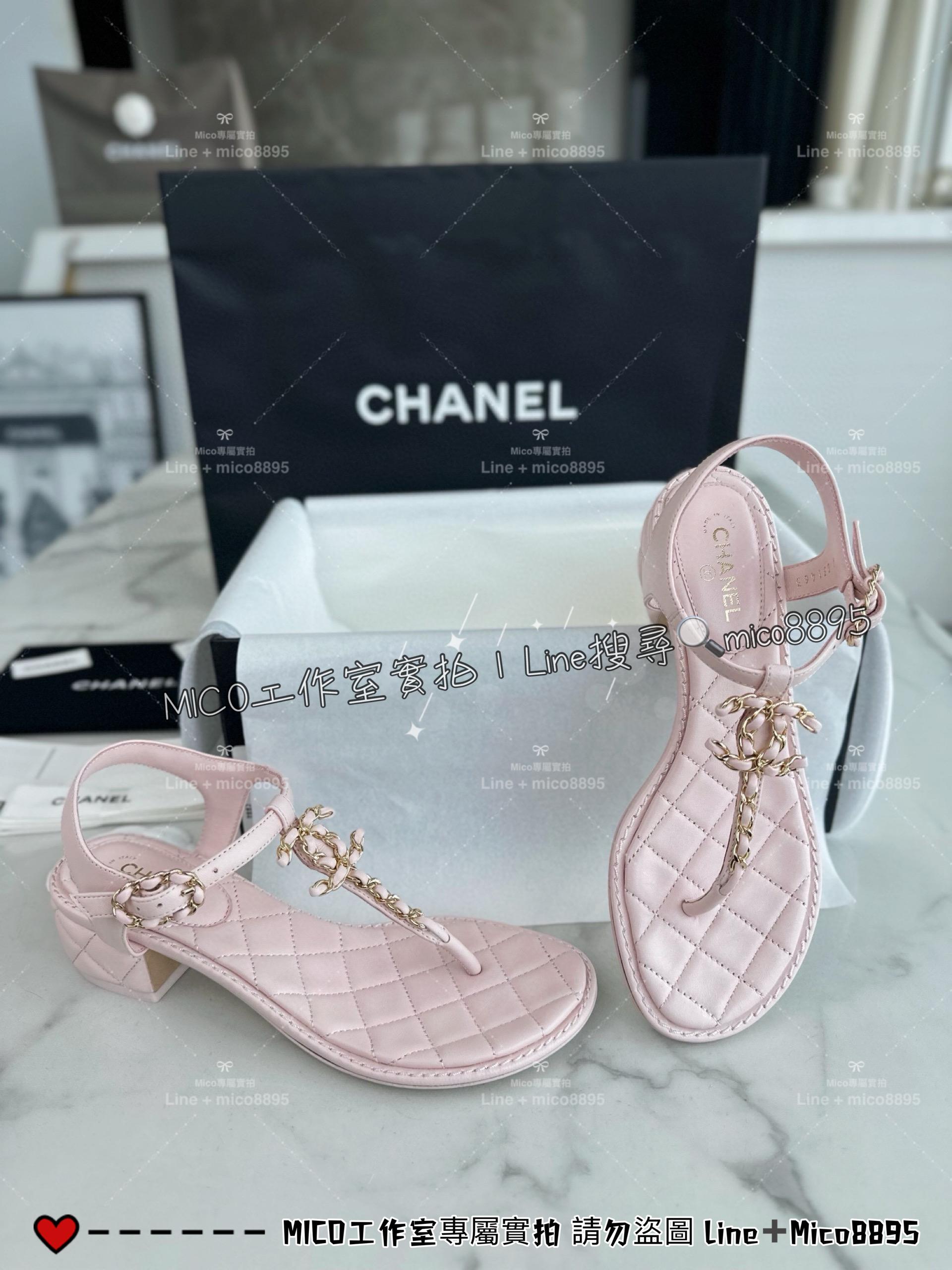 CHANEL｜𝟐𝟒c 19系列 粉色皮穿鏈雙C粗跟夾腳涼鞋/女鞋 35-40