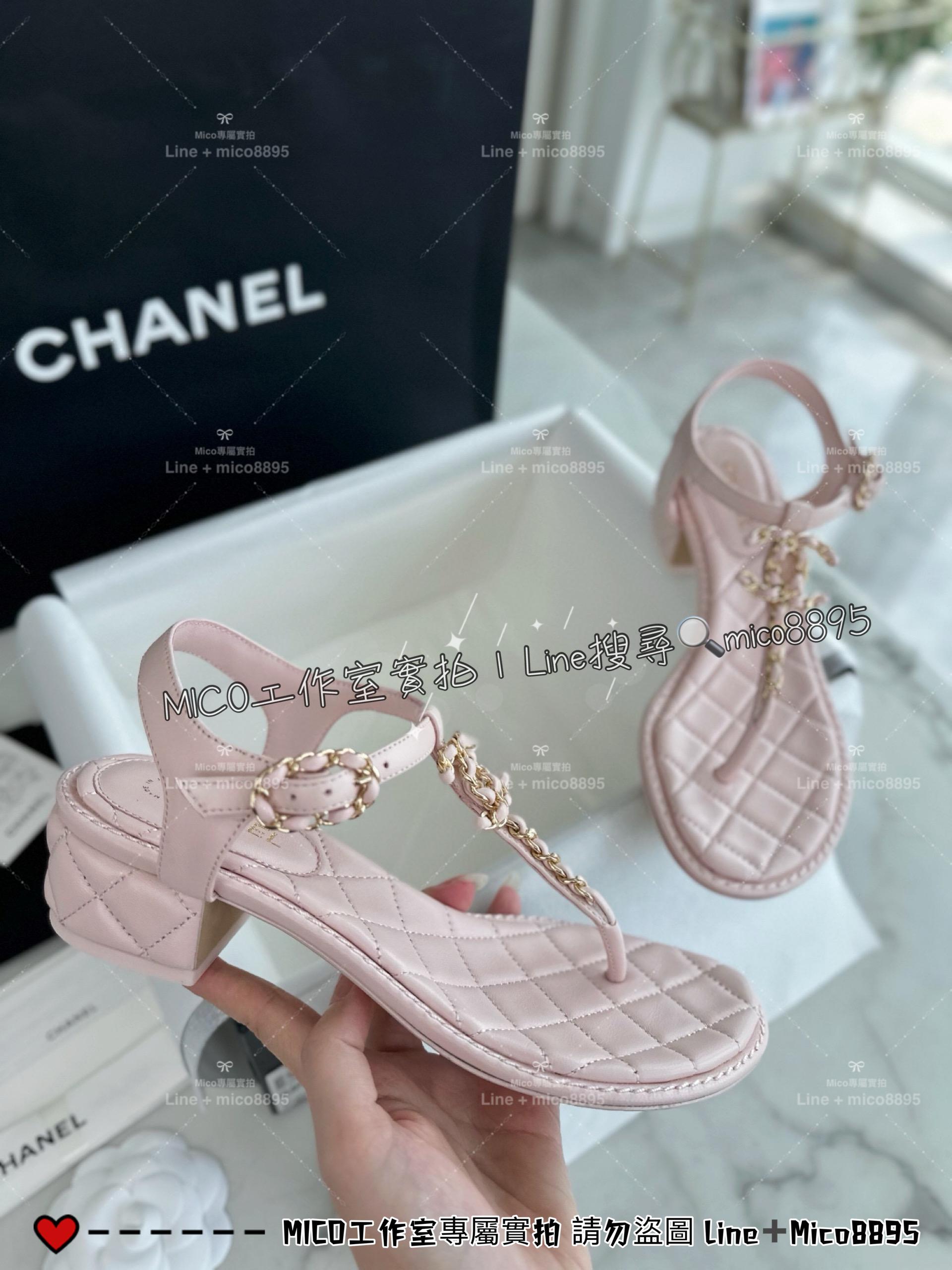 CHANEL｜𝟐𝟒c 19系列 粉色皮穿鏈雙C粗跟夾腳涼鞋/女鞋 35-40