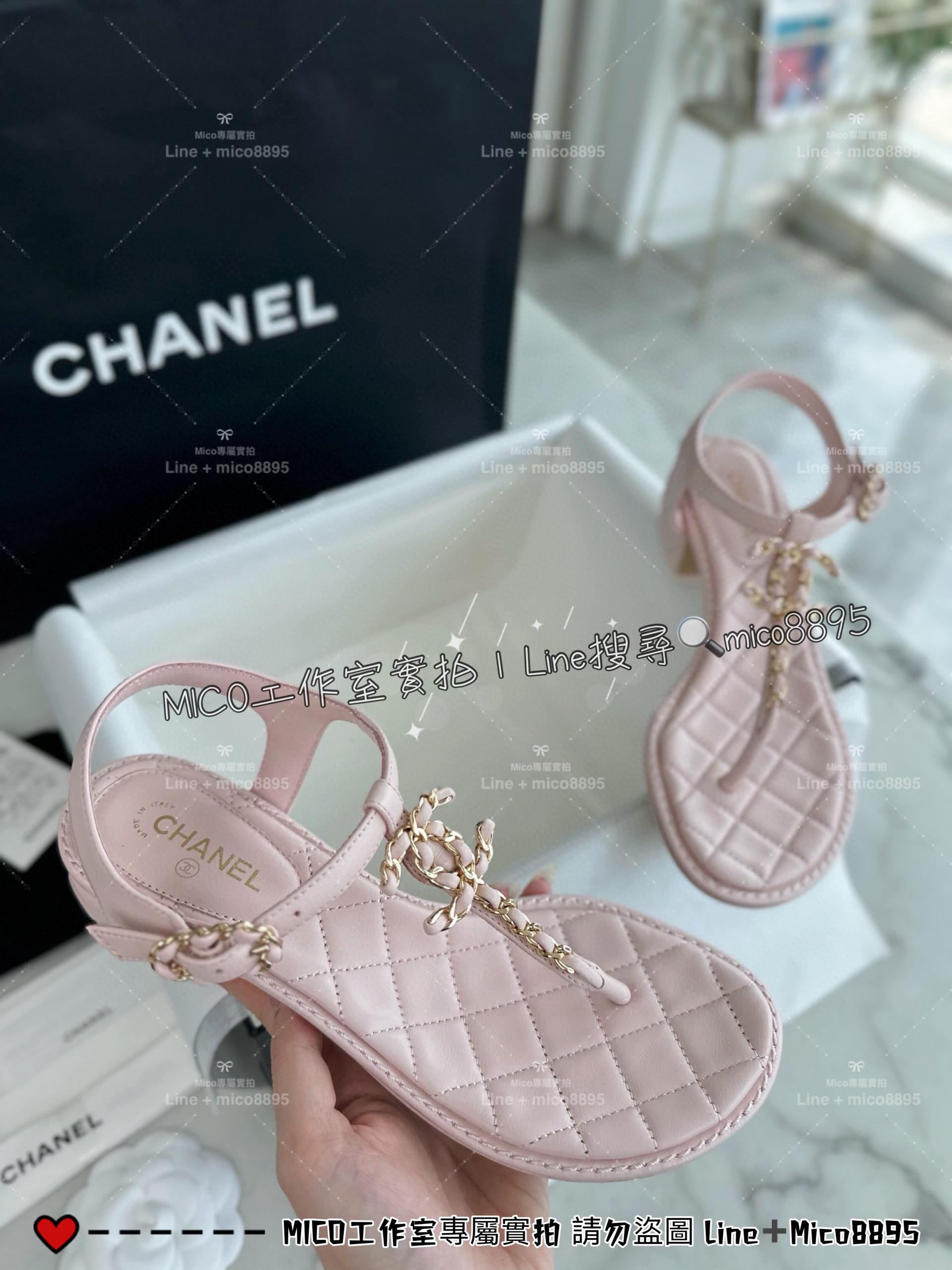 CHANEL｜𝟐𝟒c 19系列 粉色皮穿鏈雙C粗跟夾腳涼鞋/女鞋 35-40