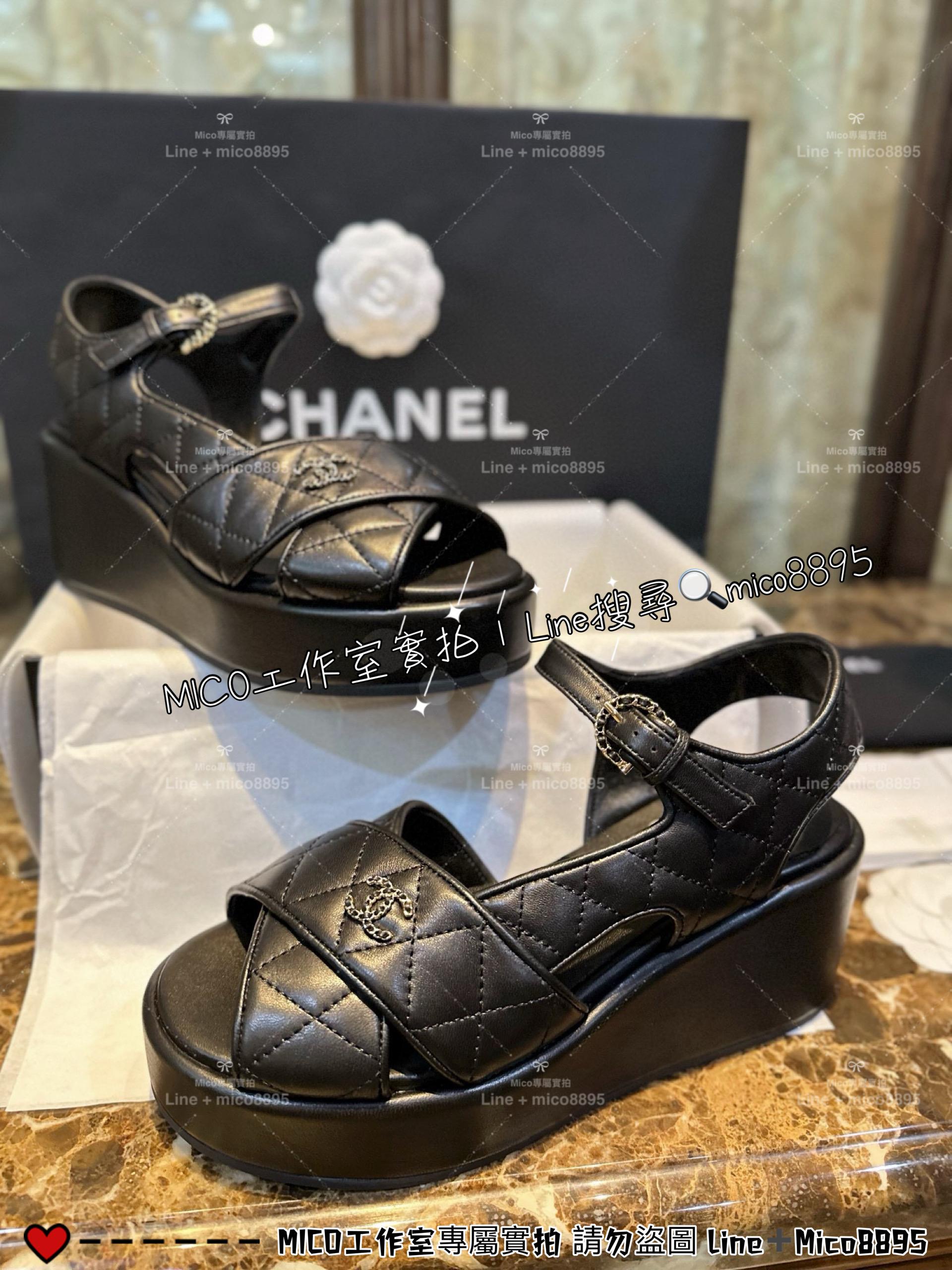 CHANEL｜23A 全羊皮 黑色厚底楔型涼鞋 露趾涼鞋/松糕鞋 7.5cm 35-40