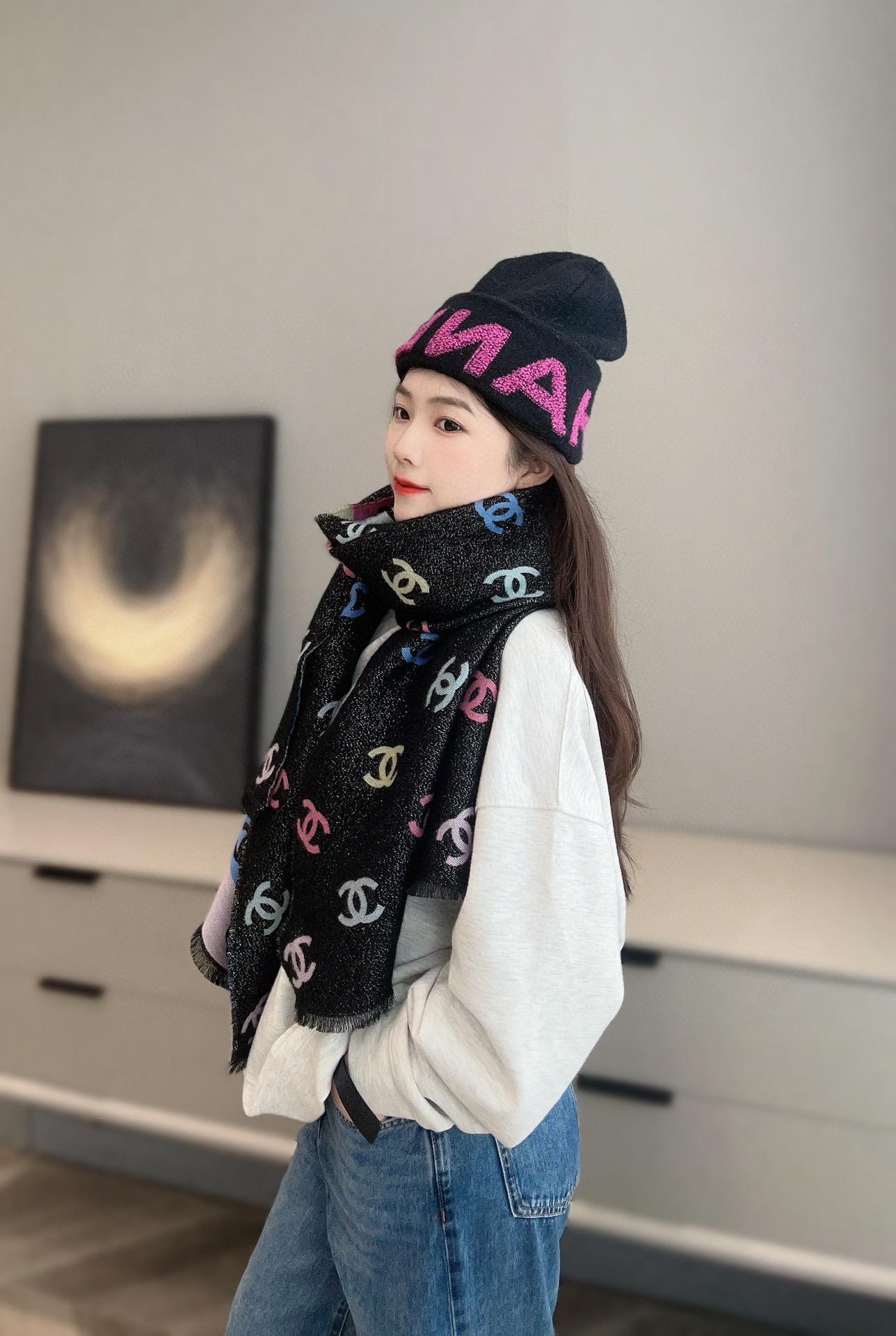 CHANEL 香奈兒 ｜24c 黑色 彩虹配色雙面羊絨細閃圍巾 Size：187x69cm