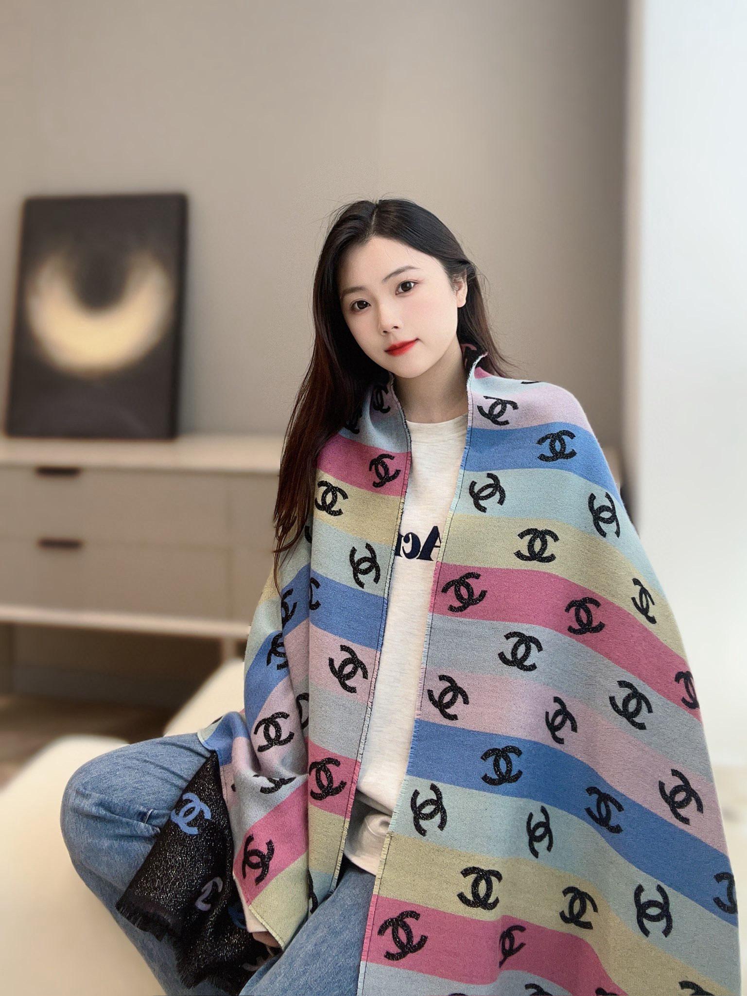 CHANEL 香奈兒 ｜24c 黑色 彩虹配色雙面羊絨細閃圍巾 Size：187x69cm