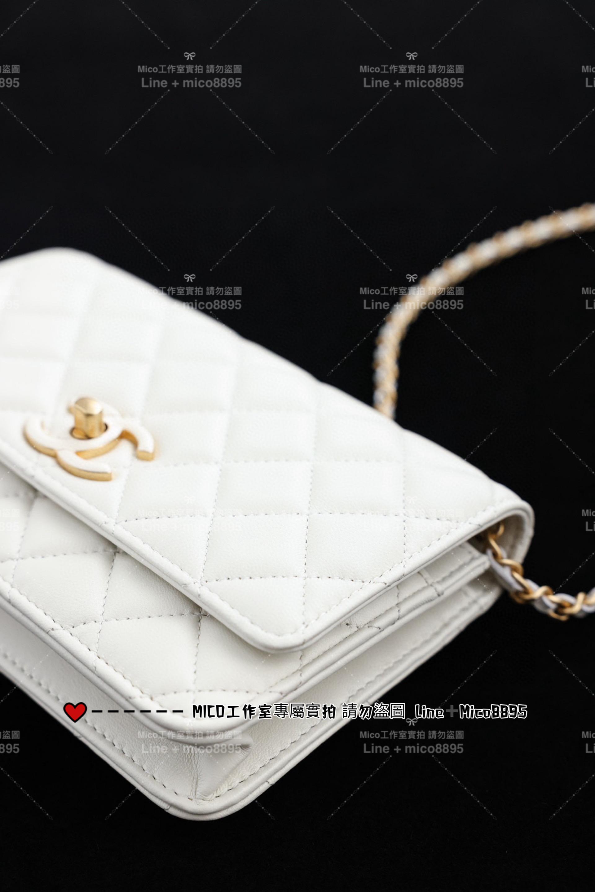 CHANEL 24A手工坊系列 白色小羊皮可調節雙C琺瑯釦woc 19cm