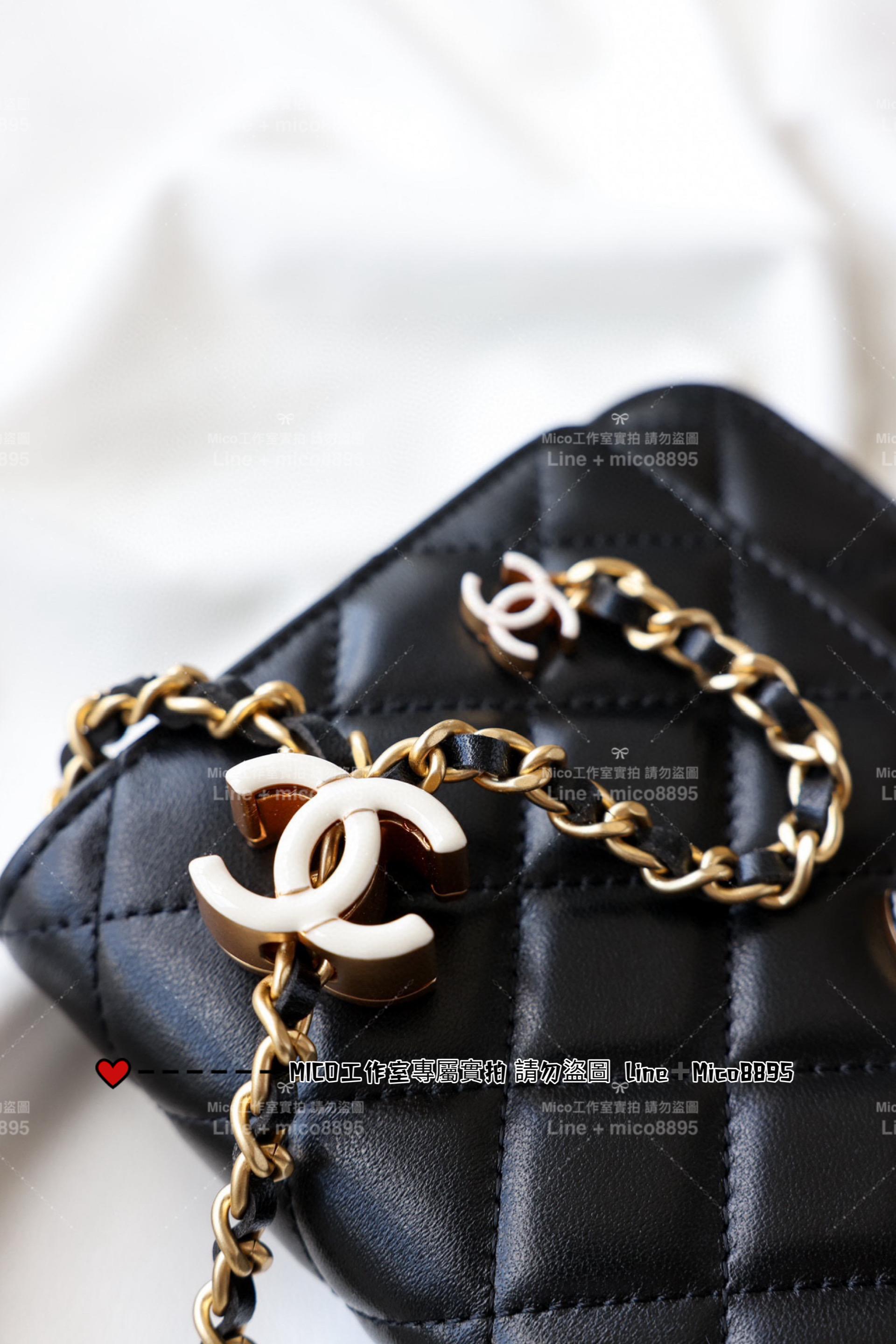 CHANEL 24A手工坊系列 黑色小羊皮可調節雙C琺瑯釦woc 19cm