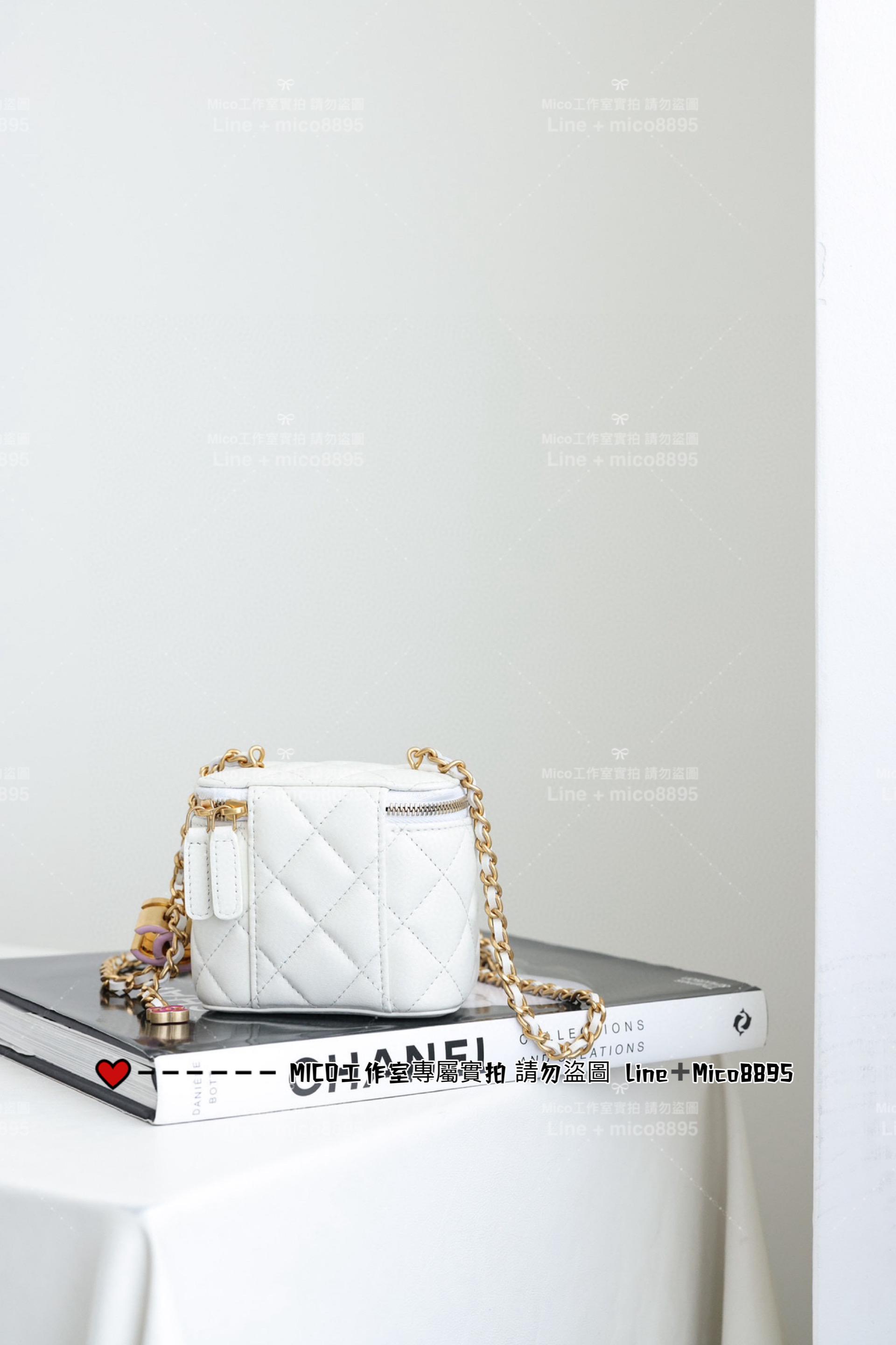 CHANEL 24A手工坊系列 黑色小羊皮可調節雙C琺瑯釦小盒子 11cm