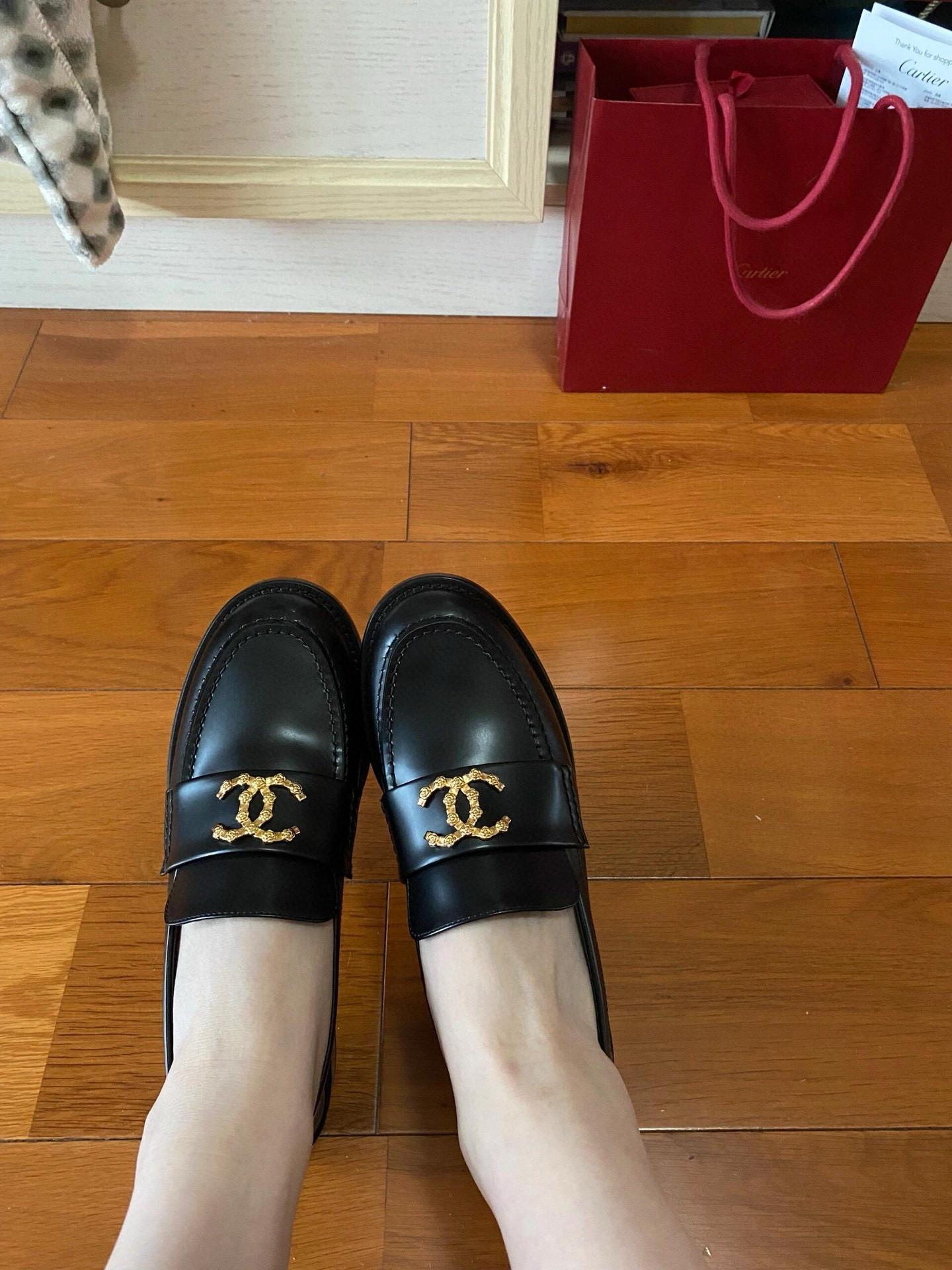 Chanel 山茶花雙C造型金屬釦樂福鞋 女鞋 35-40