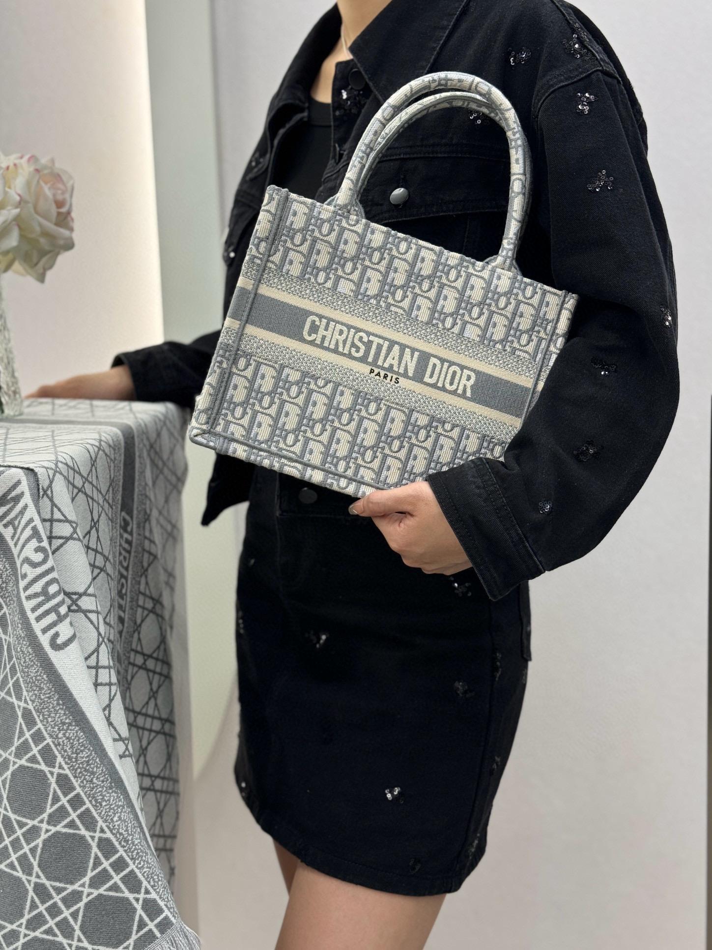 Dior 字母刺繡兩色 BookTote 小號刺繡托特包/手提包 26.5cm