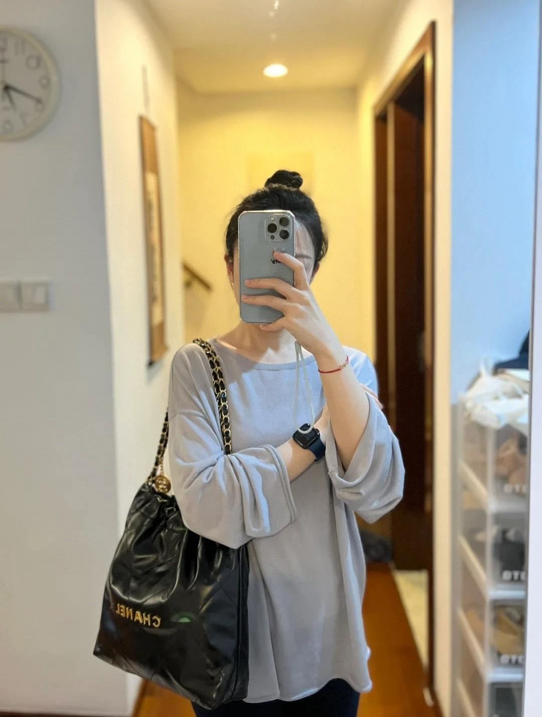 Chanel 小號 黑色牛皮 真皮/銀釦/金釦 22BAG 22包 購物袋/垃圾袋 尺寸：𝟥𝟧*𝟥𝟩*𝟩 𝖼𝗆