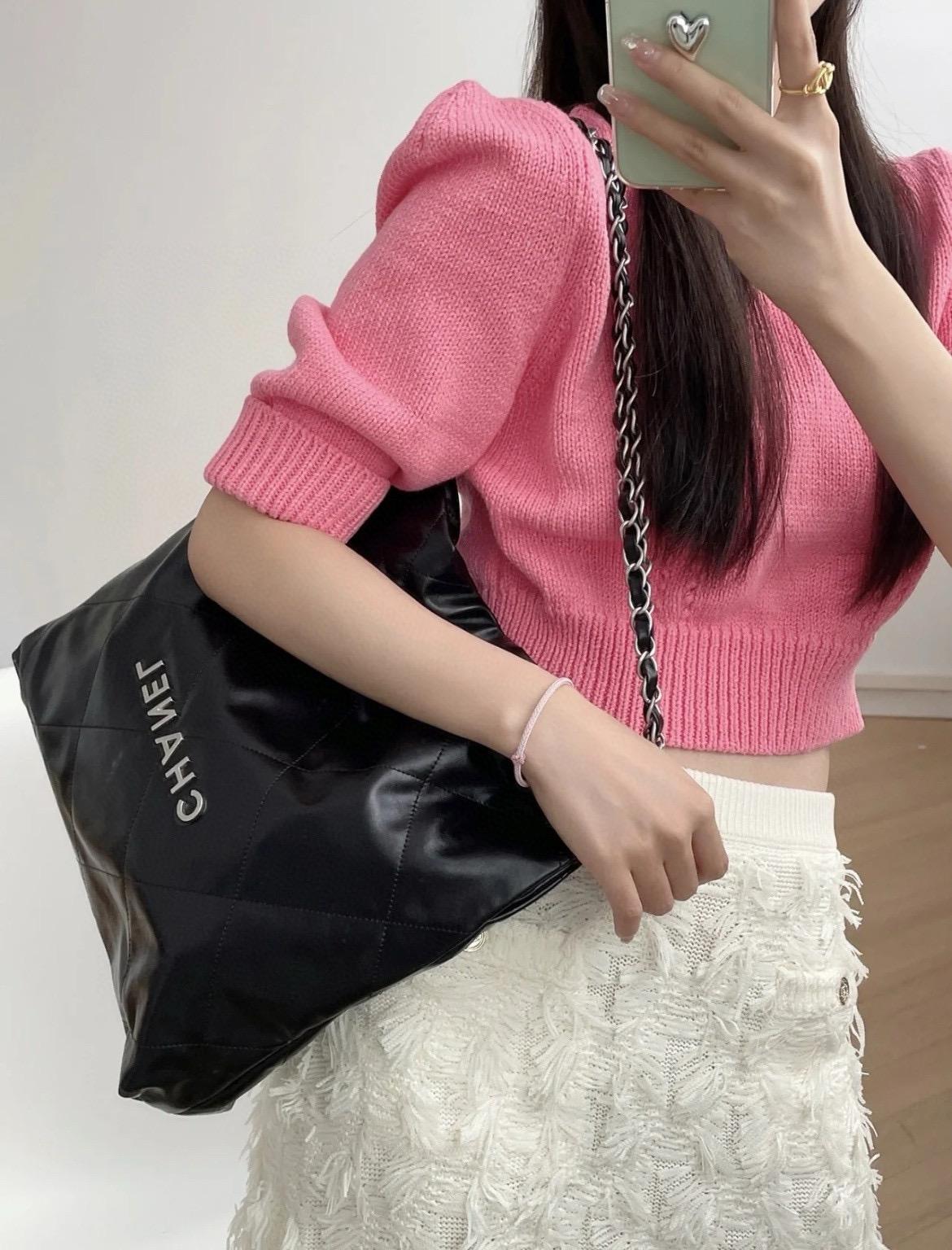 Chanel 小號 黑色牛皮 真皮/銀釦/金釦 22BAG 22包 購物袋/垃圾袋 尺寸：𝟥𝟧*𝟥𝟩*𝟩 𝖼𝗆