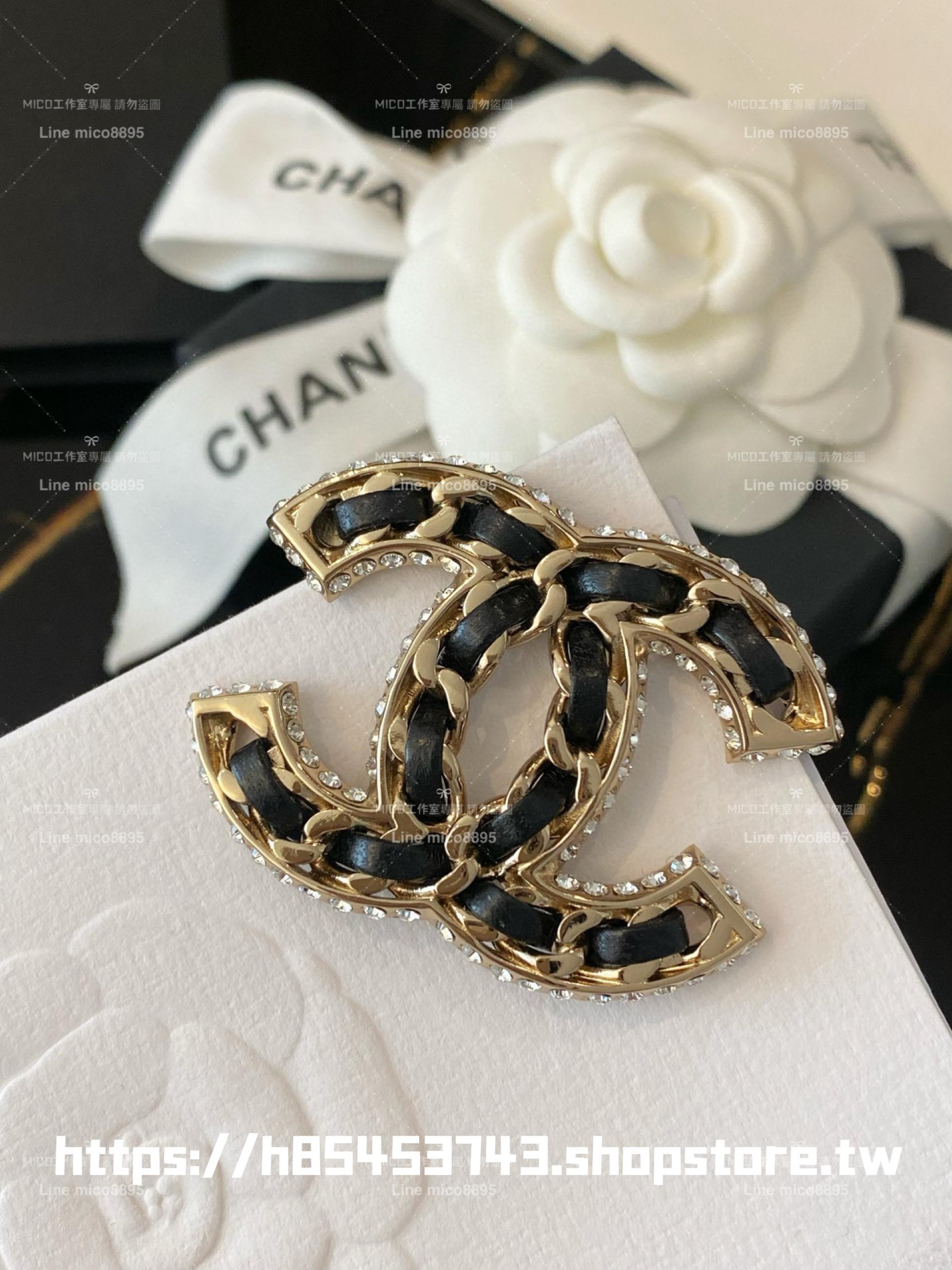 Chanel 鑽邊穿皮滿鑽雙C胸針/別針 施華洛世奇水鑽