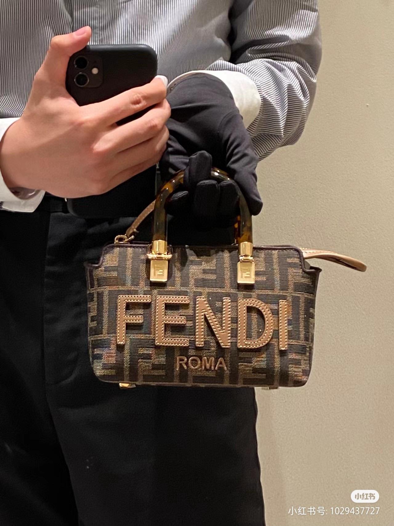 FENDI 老花 Mini ByThe Way迷你包 枕頭包 17*18CM