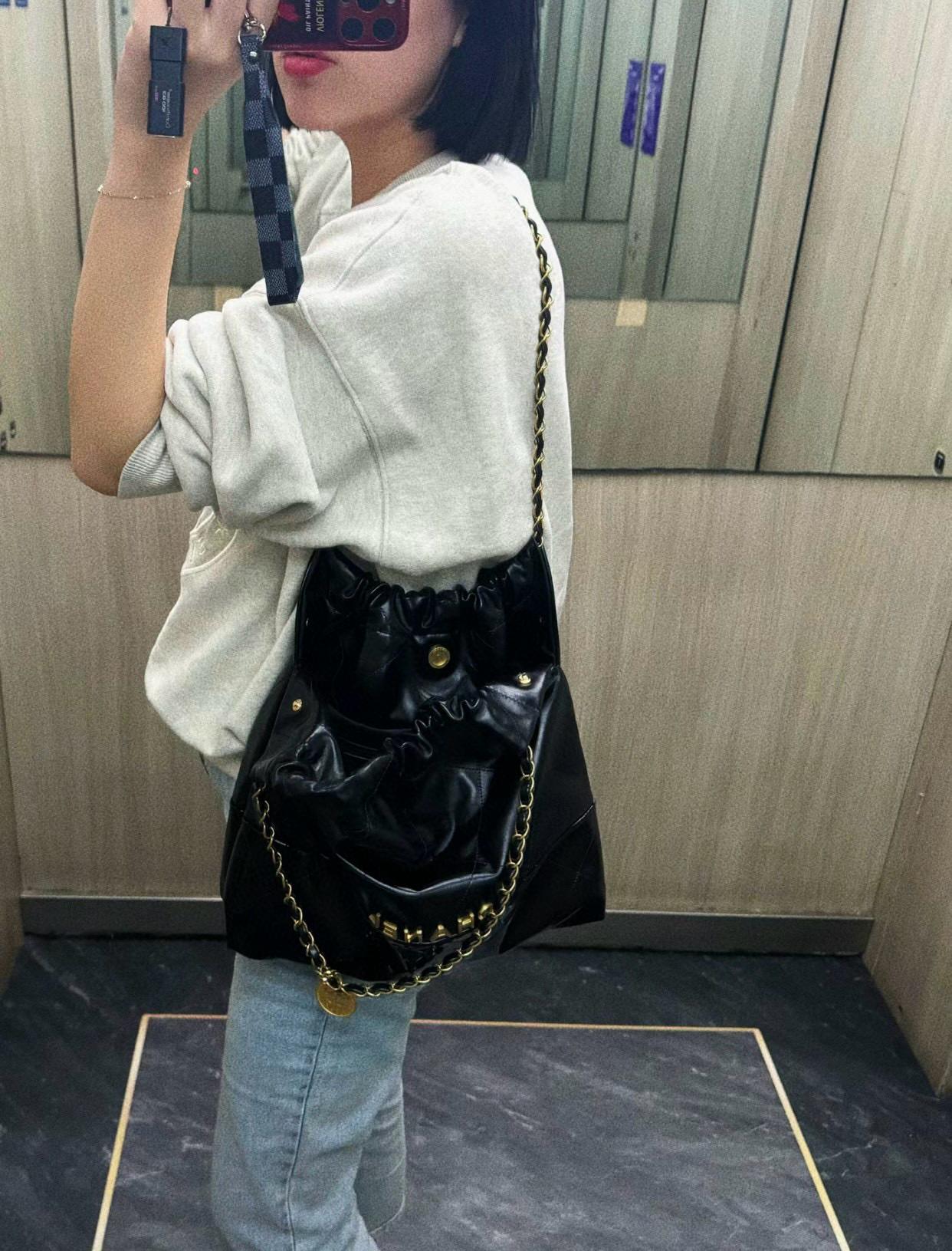 Chanel 拼接亮黑漆皮 𝟤𝟤Bag 22包 購物袋 小號 35cm