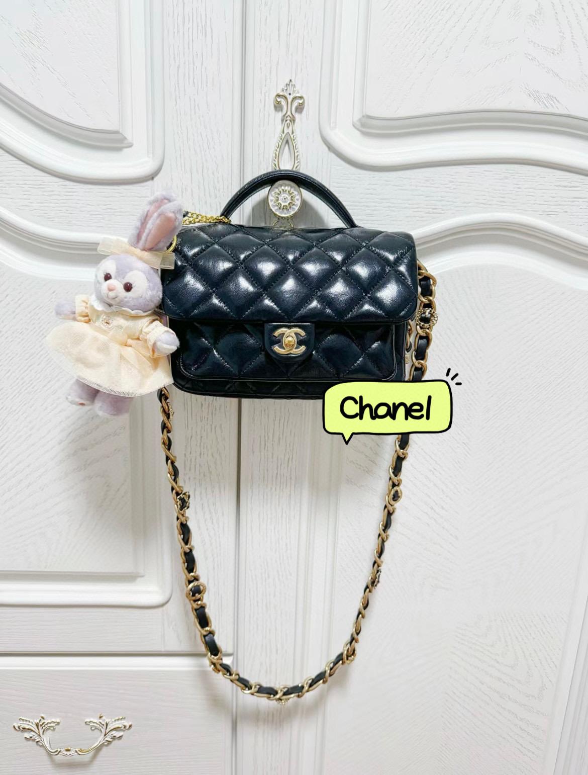 Chanel 24A高級手工坊系列 秋冬系列🍃 復古亮面小羊皮斜挎包 郵差包 20cm