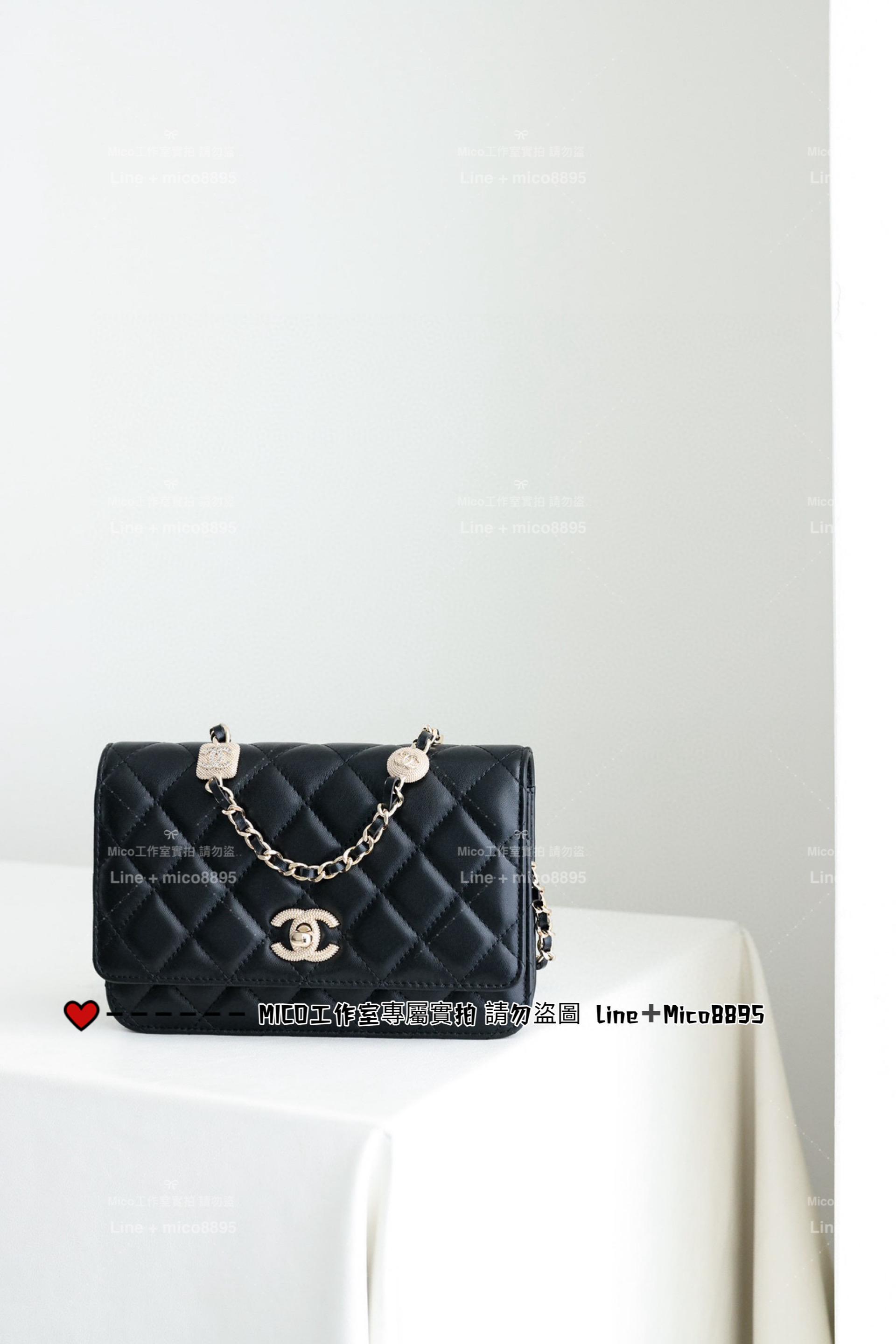 CHANEL 24K 季節款 24K 水鑽雙C鏈條Woc斜挎包 黑色綿羊皮 錢包 19cm