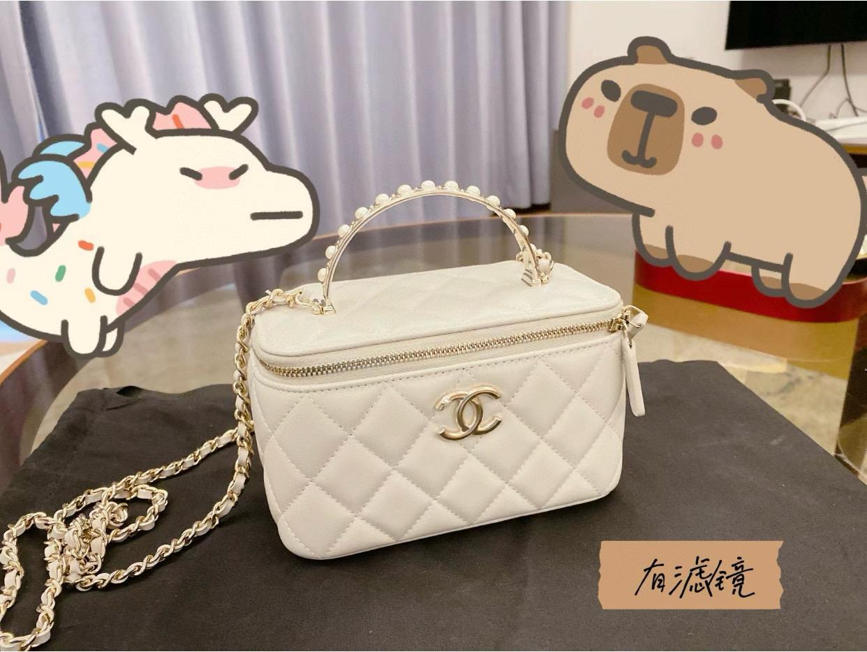 CHANEL｜24SS 黑色/白色 珍珠手提系列 小羊皮菱格手提盒子包 化妝包 17cm