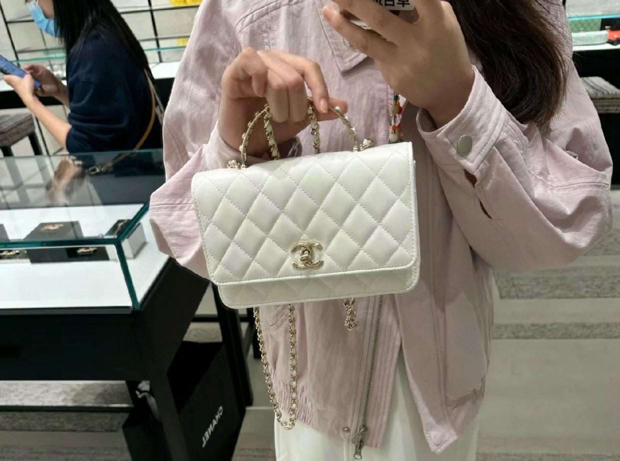 CHANEL｜24SS 黑色/白色 珍珠手提系列 小羊皮菱格紋 WOC 19cm