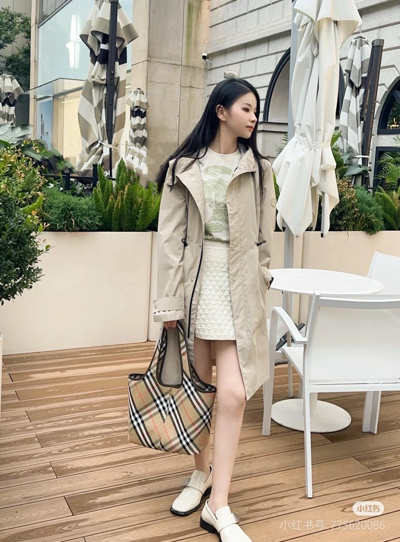 Burberry 杏色/黑色 兩色 經典品牌格紋肩背包 托特包（無盒）36cm 不含吊飾