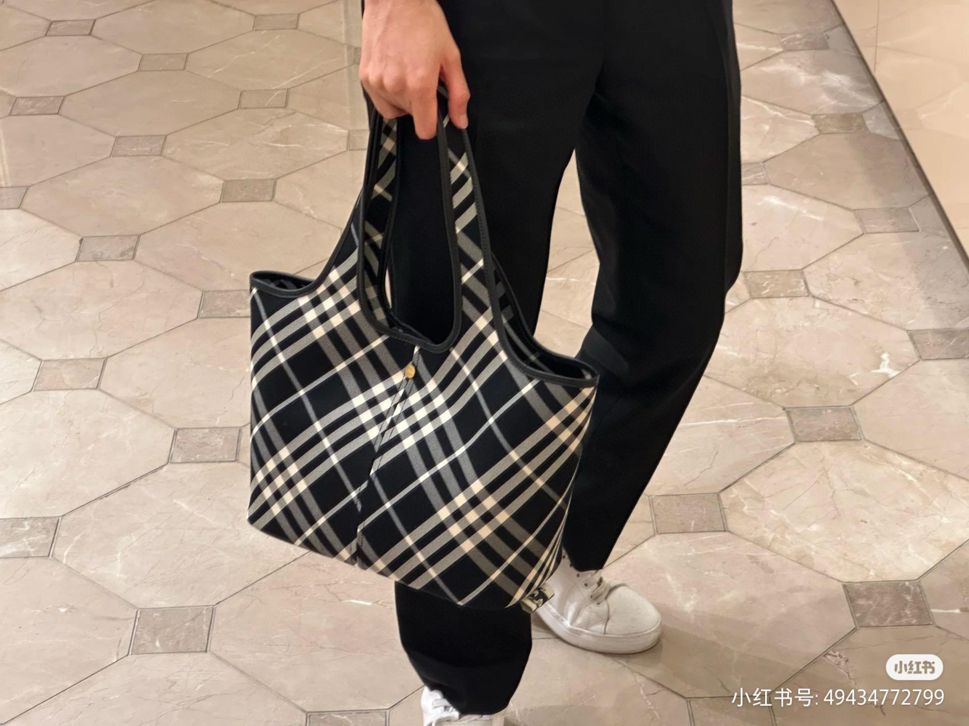 Burberry 杏色/黑色 兩色 經典品牌格紋肩背包 托特包（無盒）36cm 不含吊飾