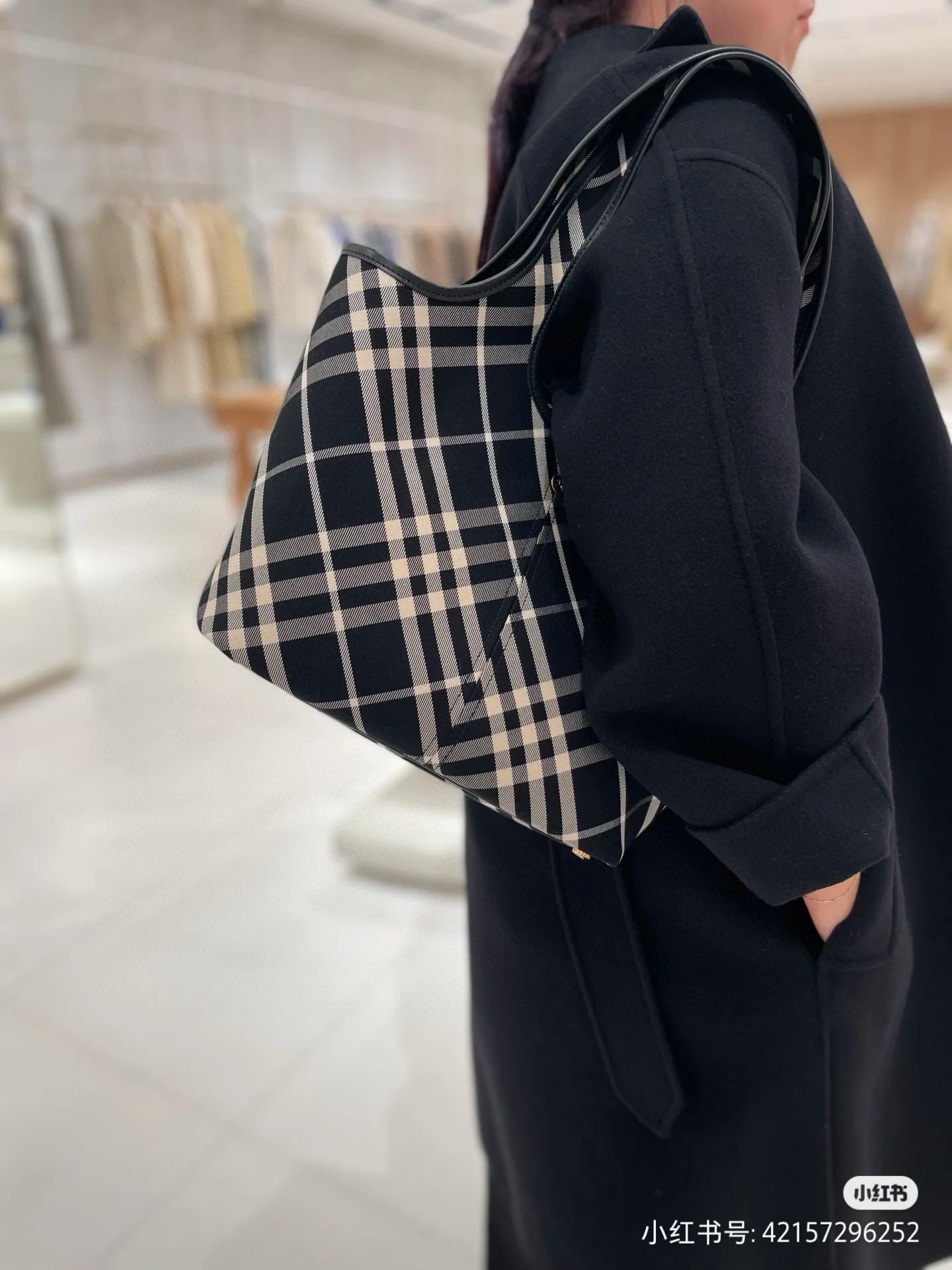 Burberry 杏色/黑色 兩色 經典品牌格紋肩背包 托特包（無盒）36cm 不含吊飾