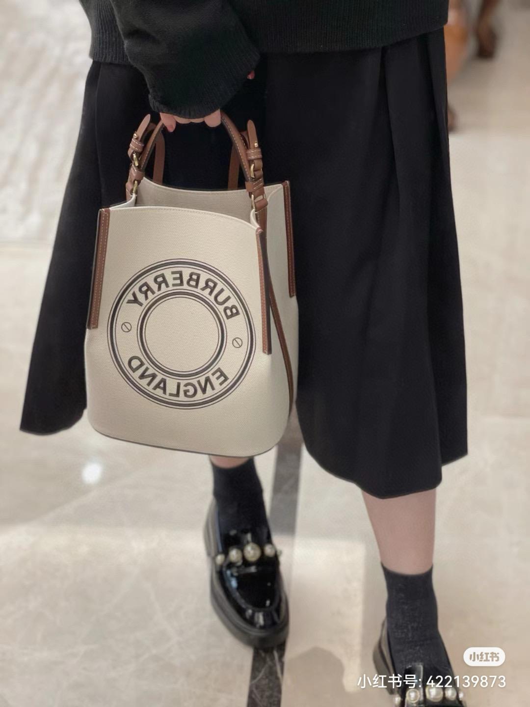 Burberry 帆布系列 棕色牛皮拼帆布水桶包 手提包 斜挎包 23cm （不含吊飾）