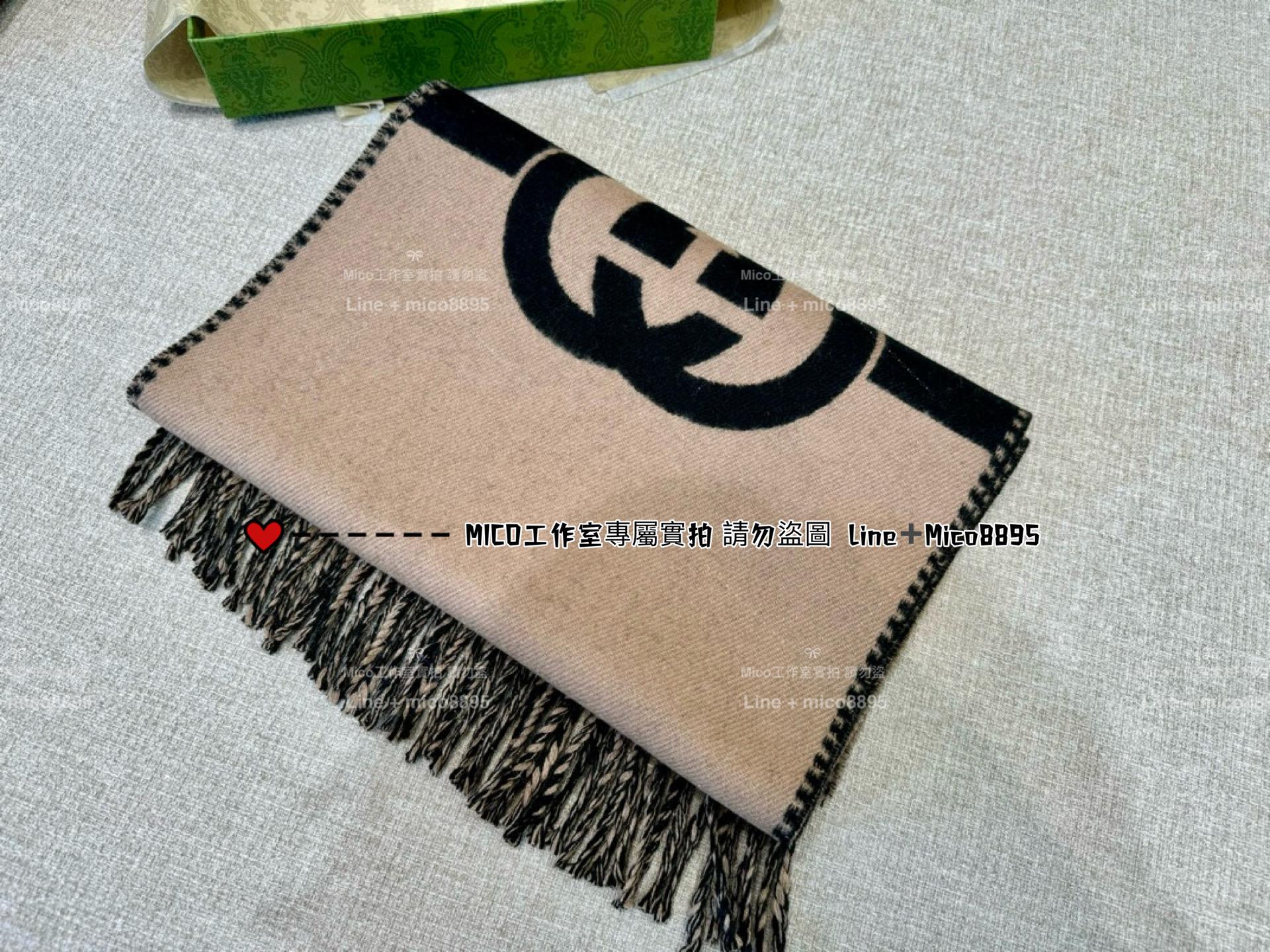 GUCCI 極簡風格 卡其x黑 大logo流蘇圍巾 Size ：33× 200cm