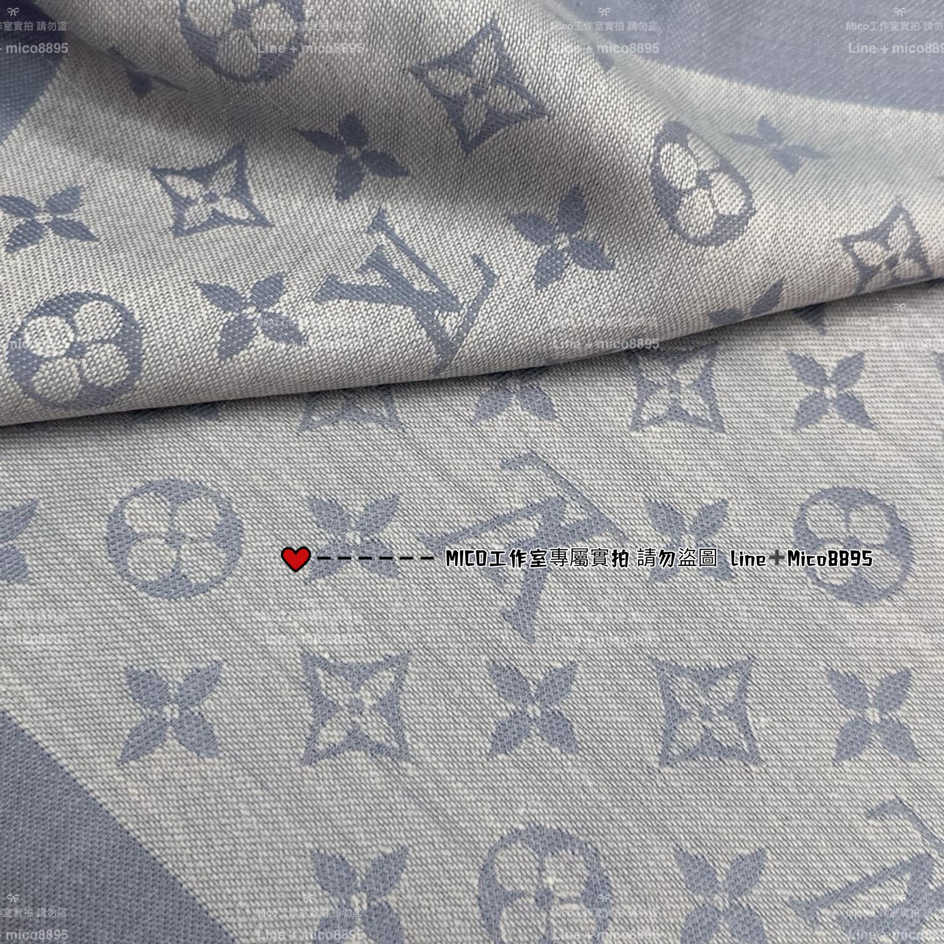 LV M71382 霧霾藍 MONOGRAM DENIM 字母披肩 140*140