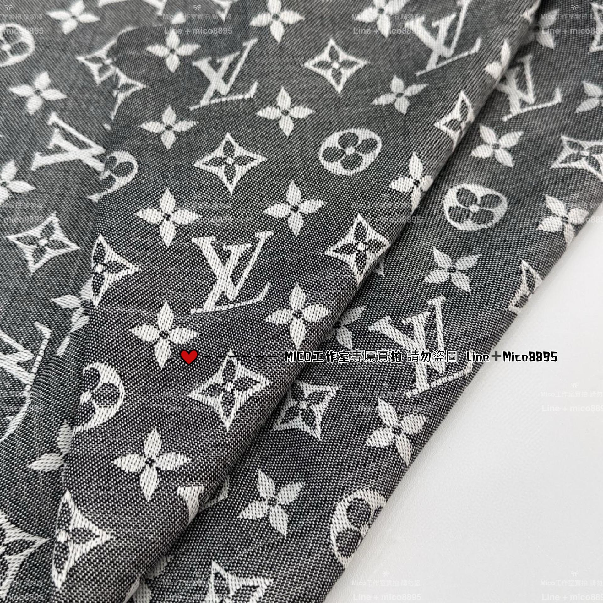 LV M71378/黑灰色  MONOGRAM DENIM 字母披肩 140*140