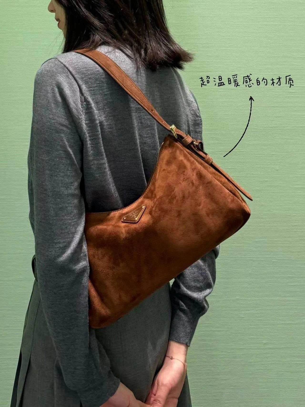 PRADA 24秋冬系列 絨毛兩色 大號/39cm Aimée手袋 Hobo肩背包 腋下包