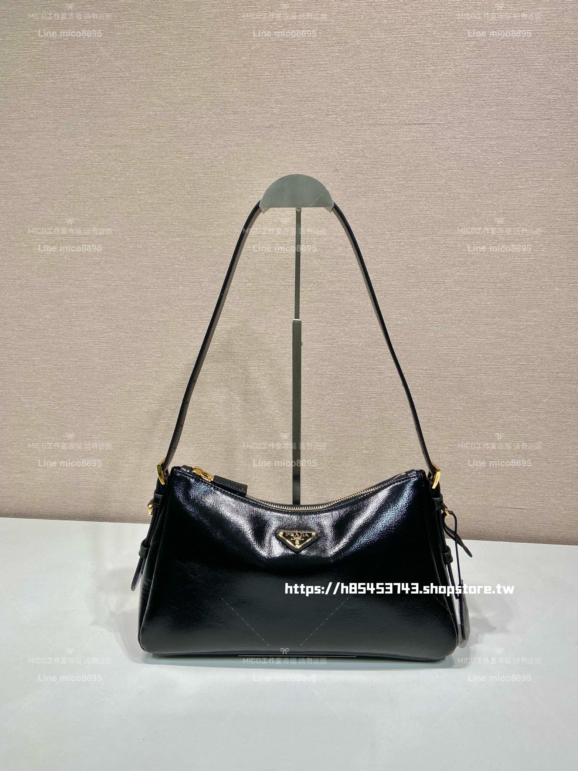 PRADA 24秋冬系列 小號/黑色皺漆皮/31cm Aimee手袋 Hobo肩背包 腋下包