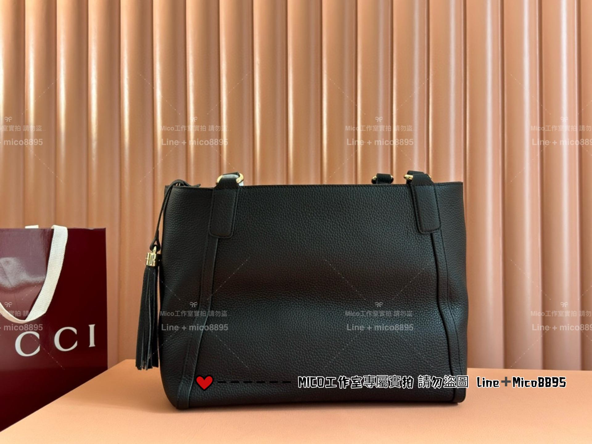 GUCCI soho系列 雙G互扣浮雕托特包 黑色摔紋牛皮/真皮 尺寸：35x29x17cm