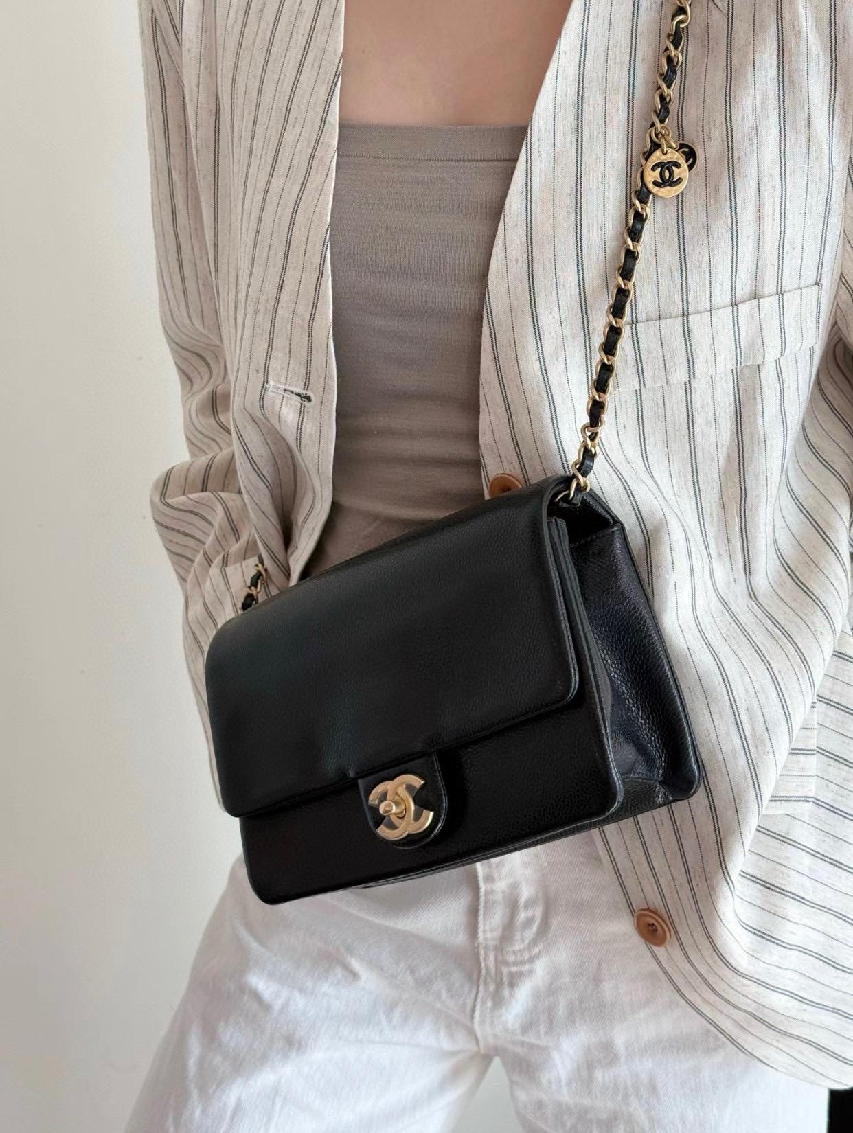 Chanel 24K秋冬款 復古魚子醬口蓋包 黑色中號 23cm