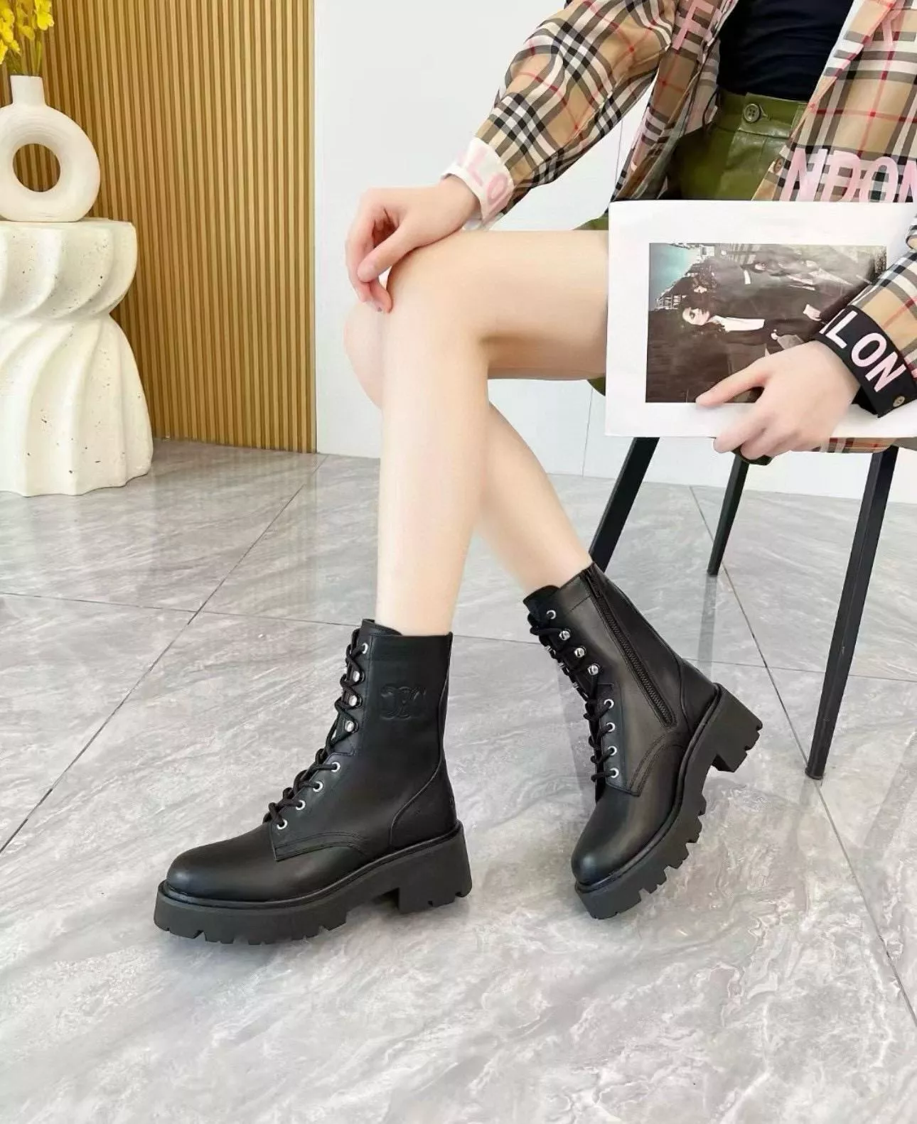 Celine24新品 賽琳 秋冬中性系帶黑色厚底馬丁靴 35-40