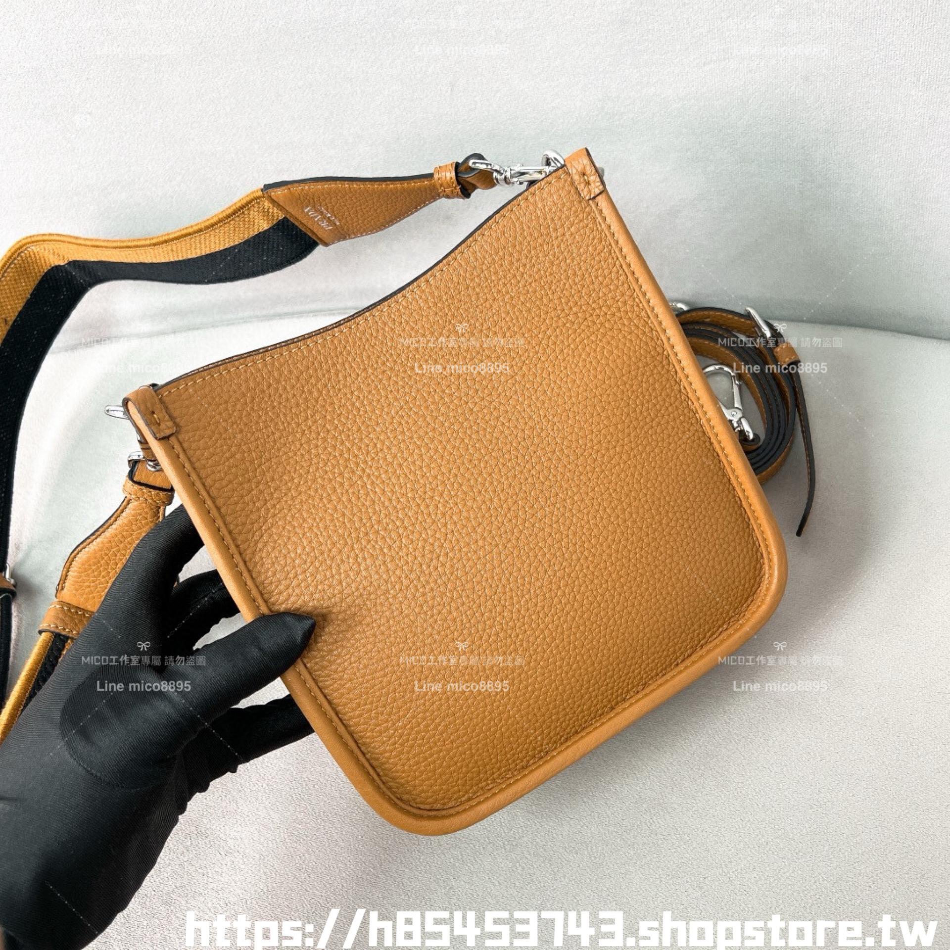 PRADA 小號 焦糖色 刺繡字母肩帶牛皮革斜挎包 evelyne 姊妹包 20cm