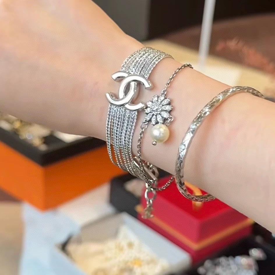 Chanel 銀色多層蛇骨鏈條雙面雙Clogo金屬手鍊