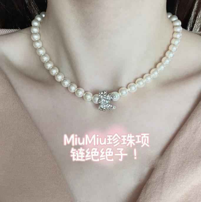 miumiu 水晶立體蝴蝶結珍珠項鍊