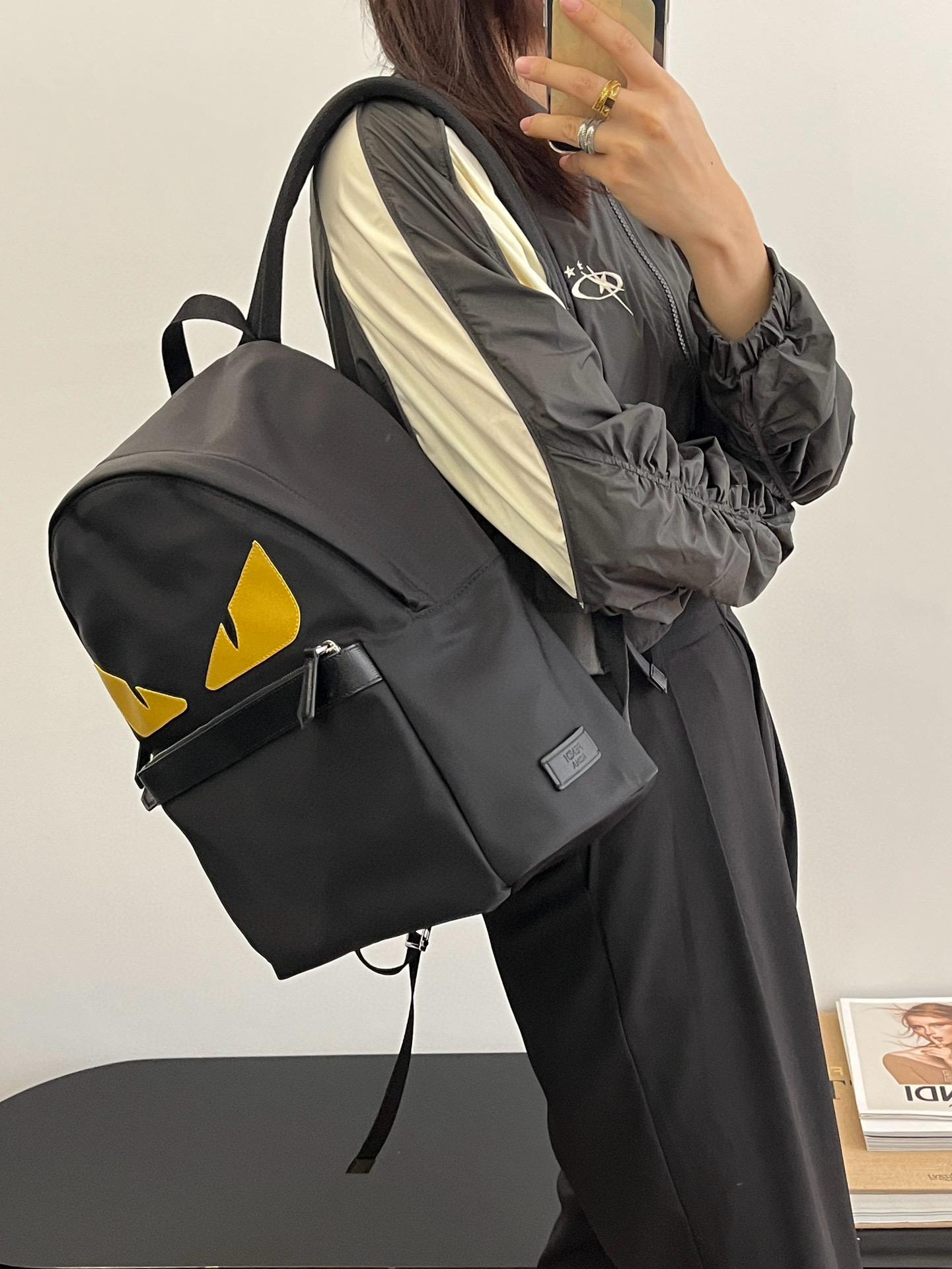 FENDI 芬迪 經典小怪獸 黑色尼龍材質肩背包 33cm