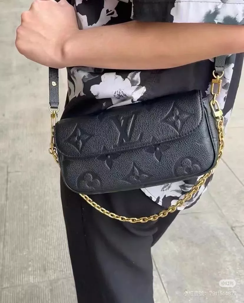 LV 黑色壓印 Wallet on Chain Ivy 鏈帶錢包 ( WOC 包包) Wallet On Chain Ivy手袋 M82154 可斜挎/肩背 23.5cm