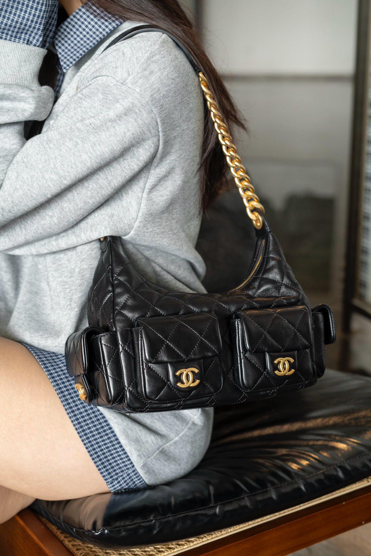 CHANEL 25c早春款 小羊皮材質 小號/底長31cm 黑色復古雙口袋嬉皮包/肩背包