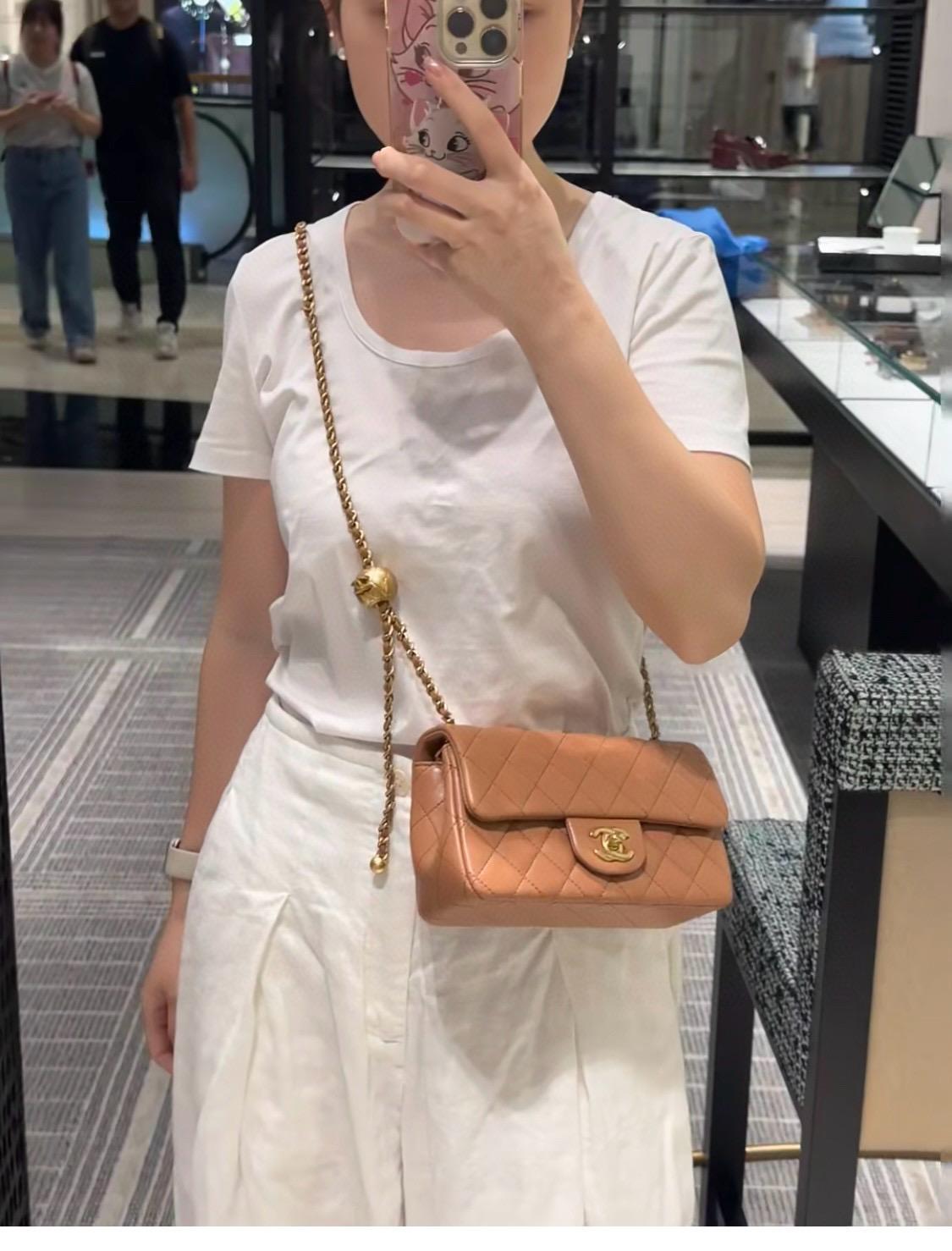 CHANEL 金球系列 24K季節款 奶茶色大mini金球CF 20cm