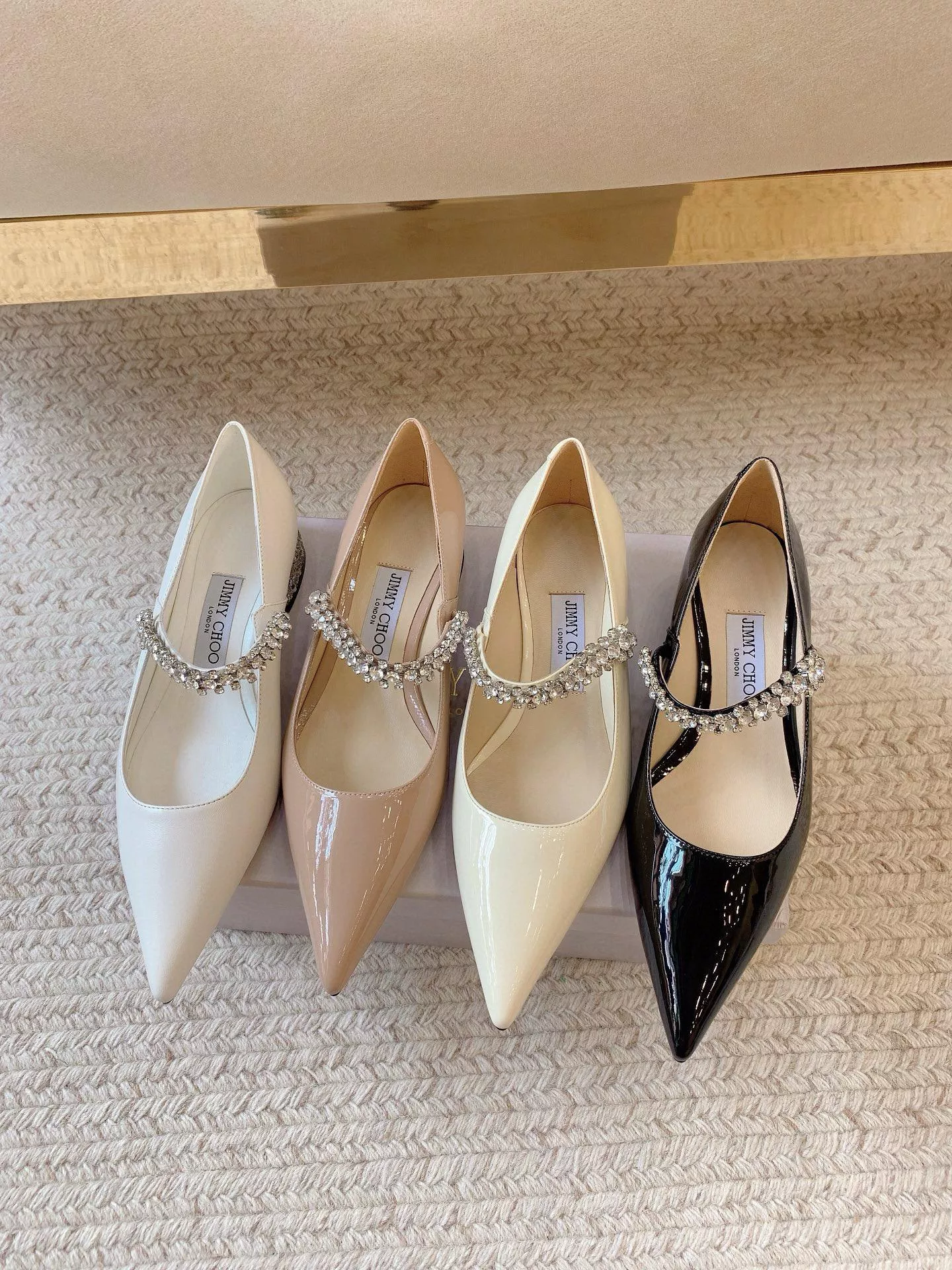Jimmy Choo BING系列鑽鏈尖頭漆皮平底鞋 碼數：35-39（34、40定做不退不換