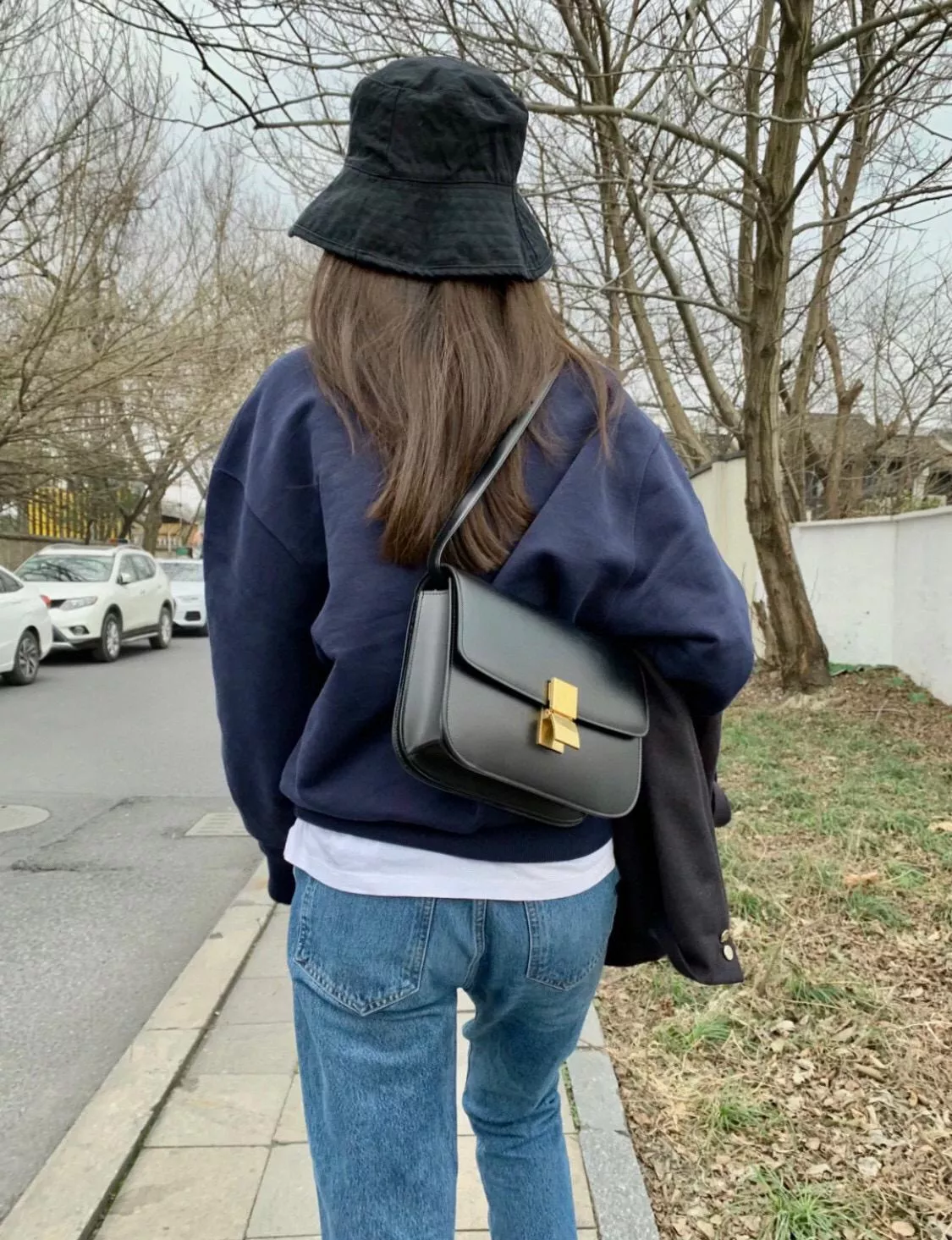 Celine 極簡風格 黑色經典Box斜跨包 全鋼五金/中號/24cm