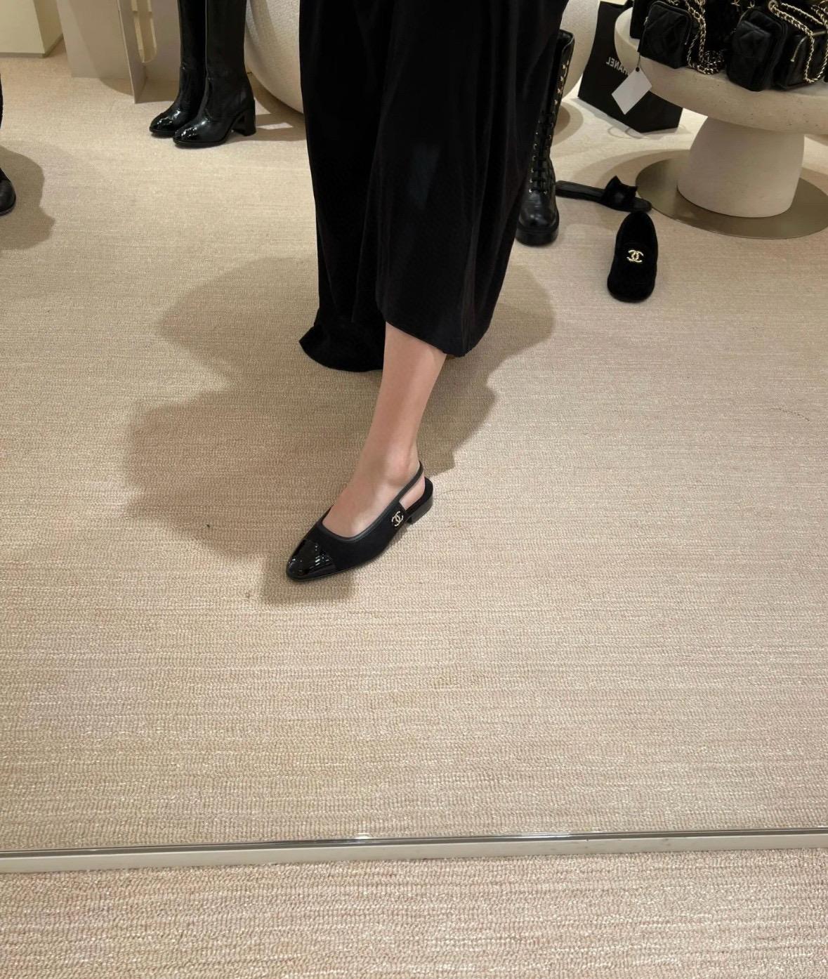 Chanel 25s早春款 黑色絨面slingback平底涼鞋 35-40