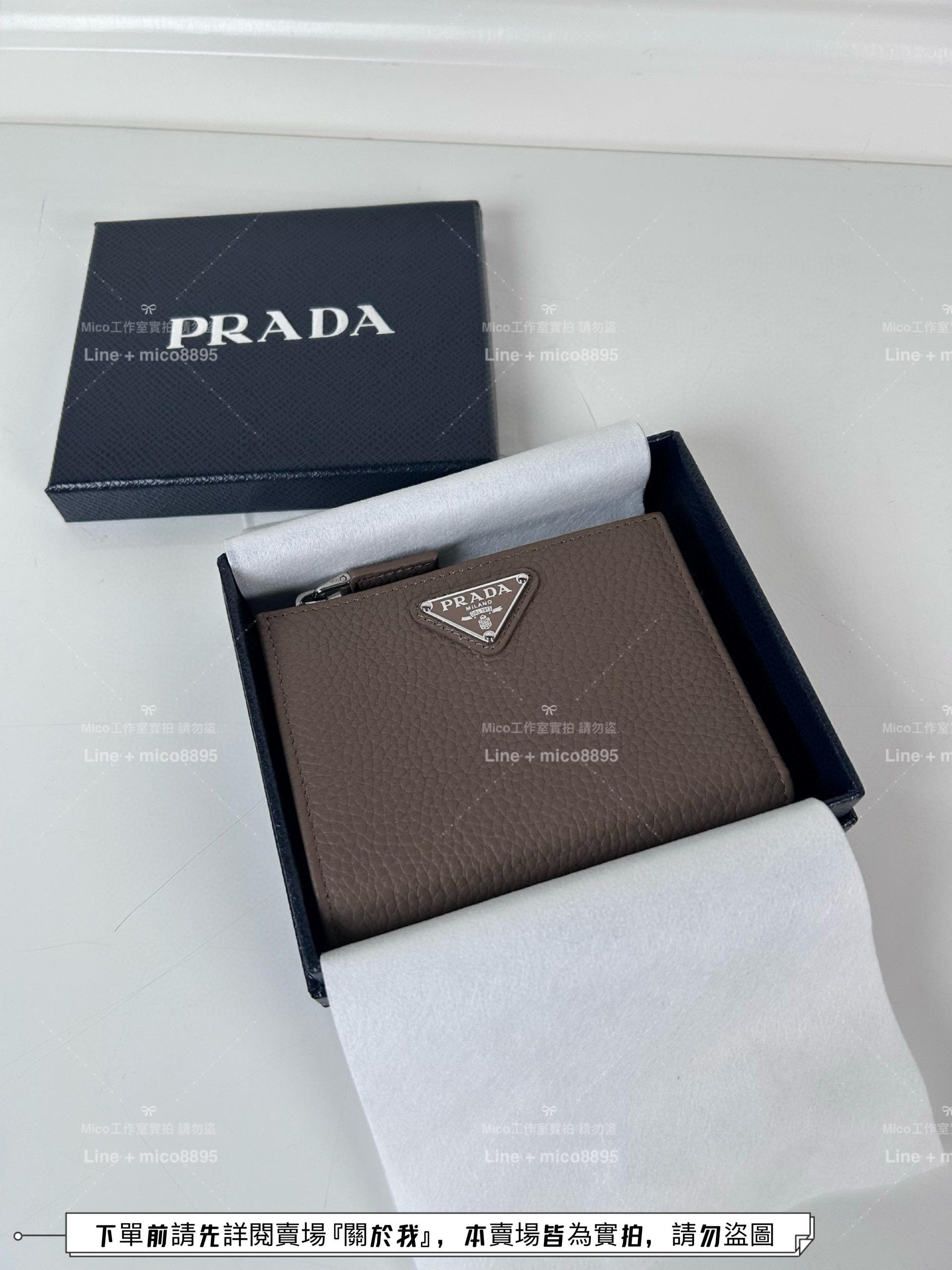 PRADA 灰色鹿皮 銀色三角標 拉鍊零錢包 兩折短夾