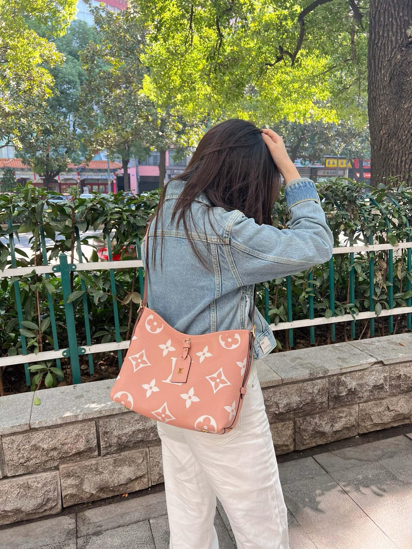 LV M46298 CarryAll 小號手袋 30cm 粉色壓印款 季節款